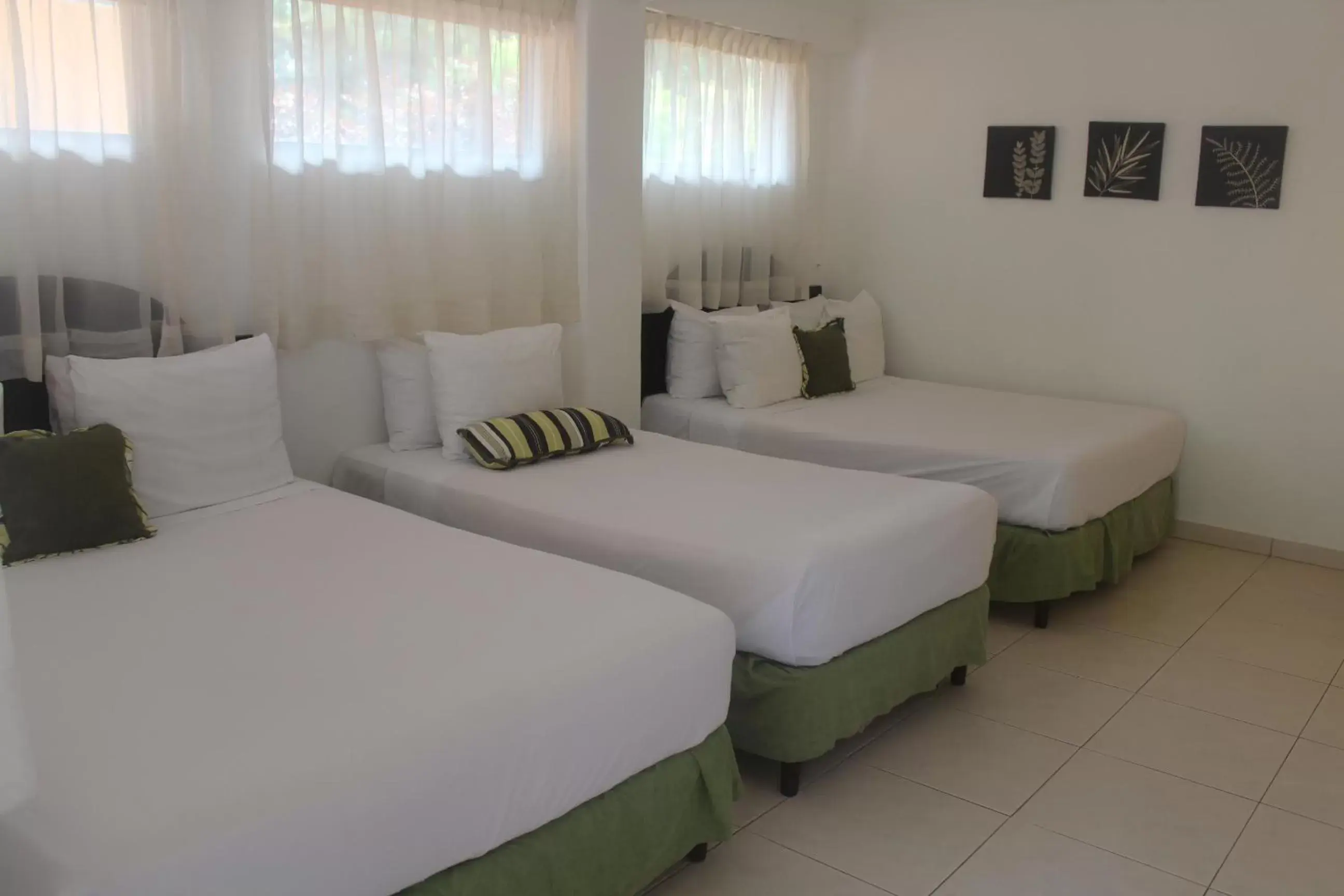 Triple Room in Albrook Inn