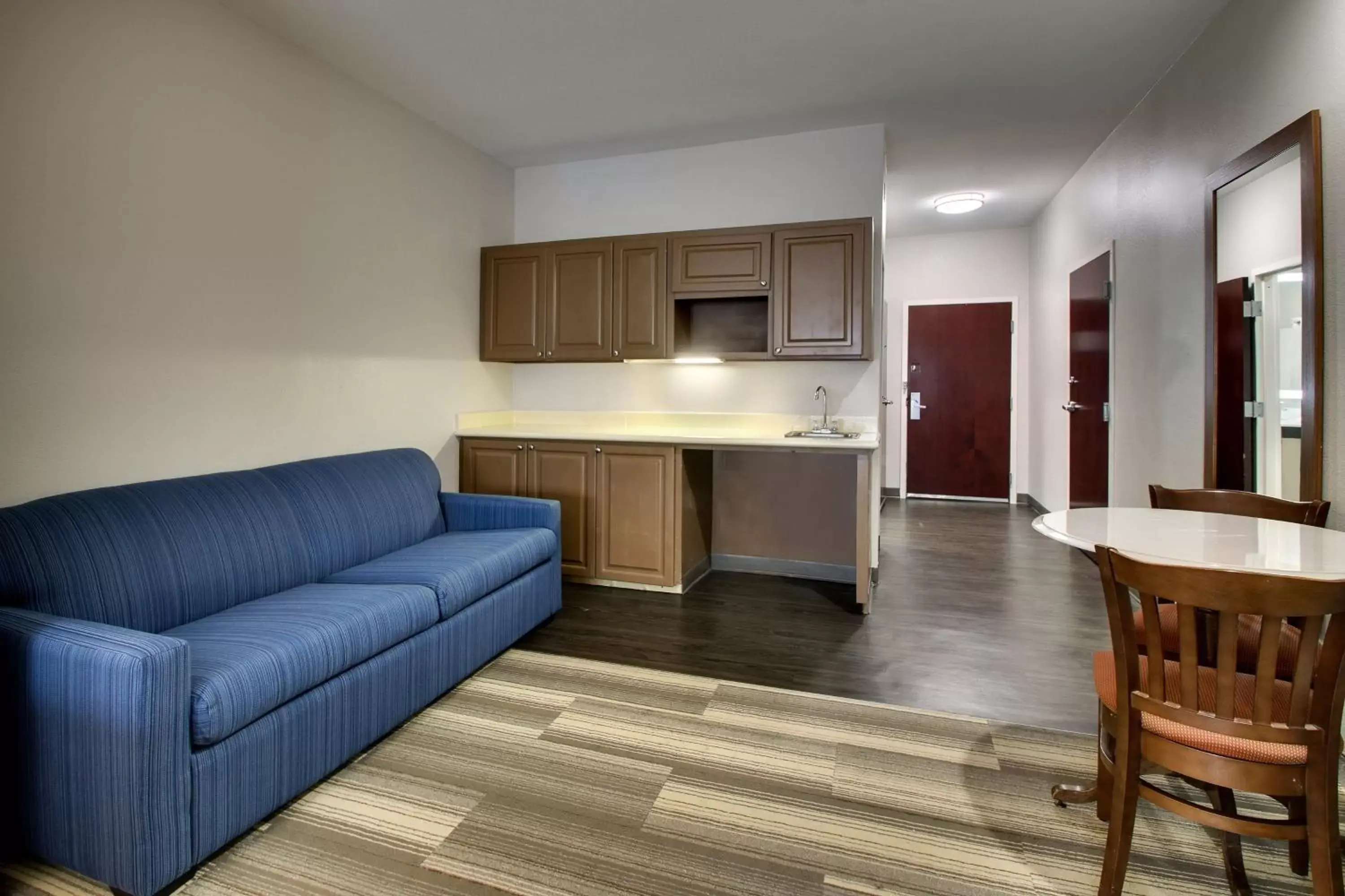 Photo of the whole room, Kitchen/Kitchenette in Holiday Inn Express & Suites Laurel, an IHG Hotel