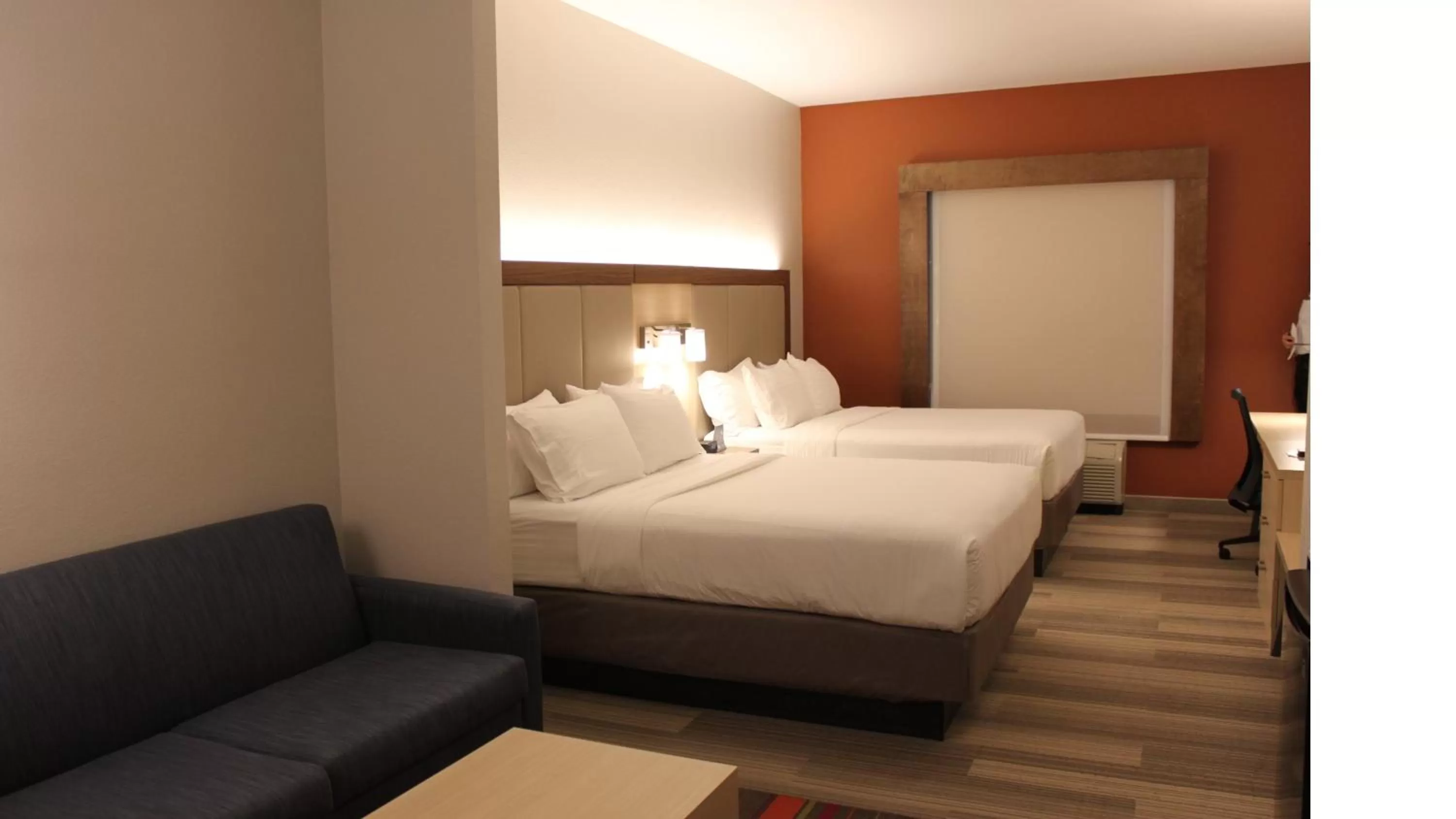 Photo of the whole room, Bed in Holiday Inn Express Orlando - South Davenport by IHG