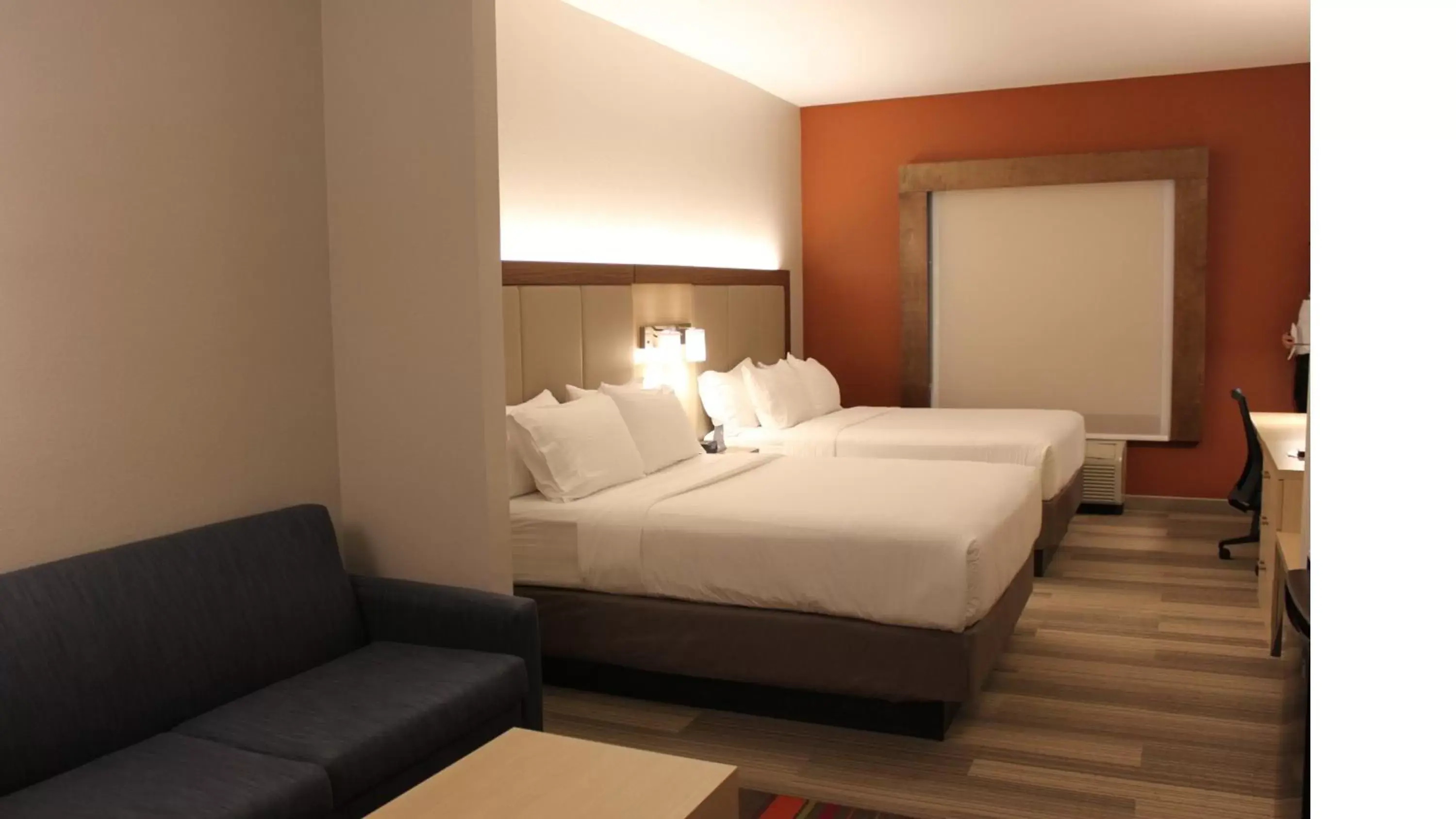 Photo of the whole room, Bed in Holiday Inn Express Orlando - South Davenport, an IHG Hotel