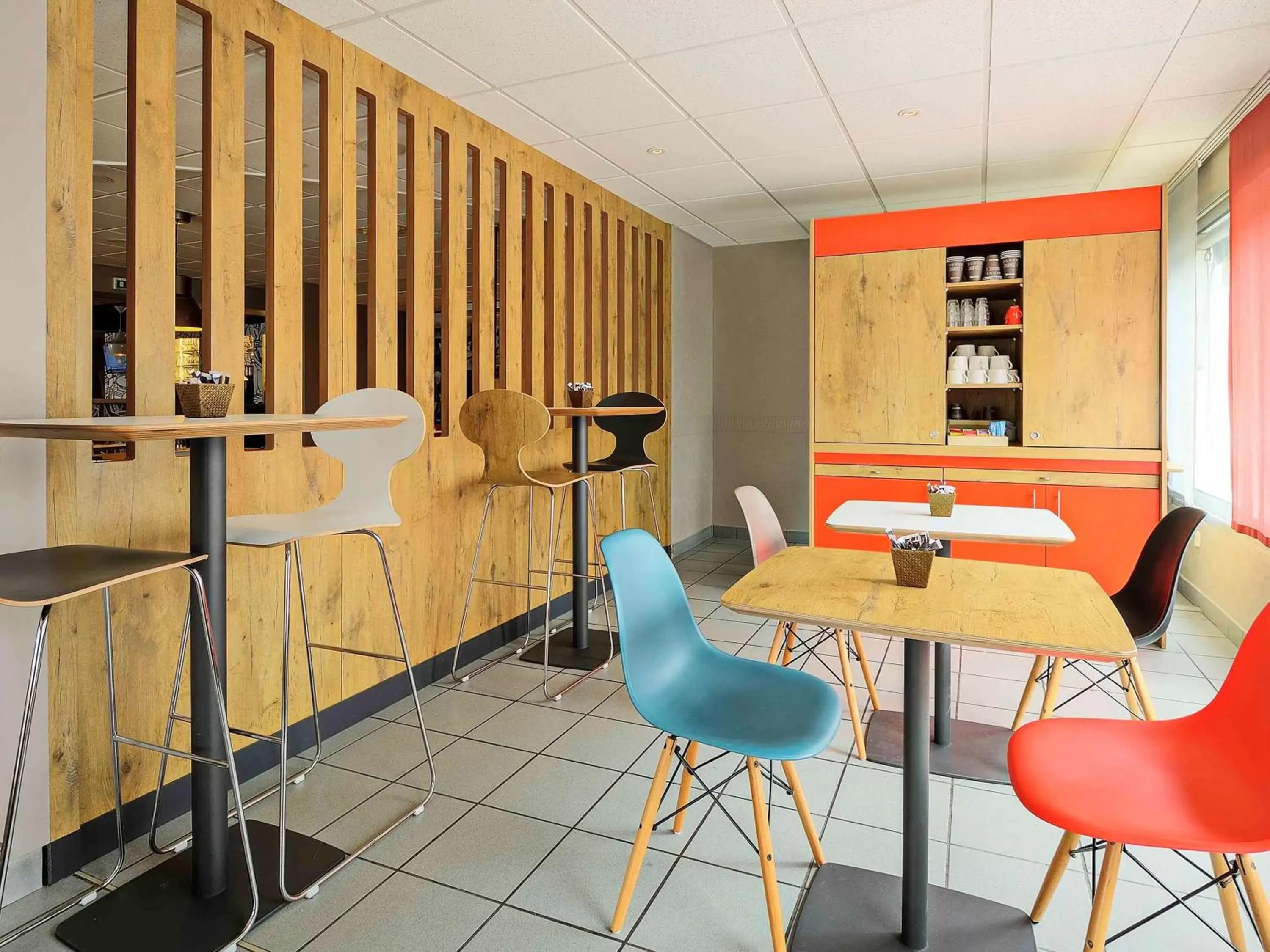 Restaurant/places to eat in ibis Poitiers Beaulieu