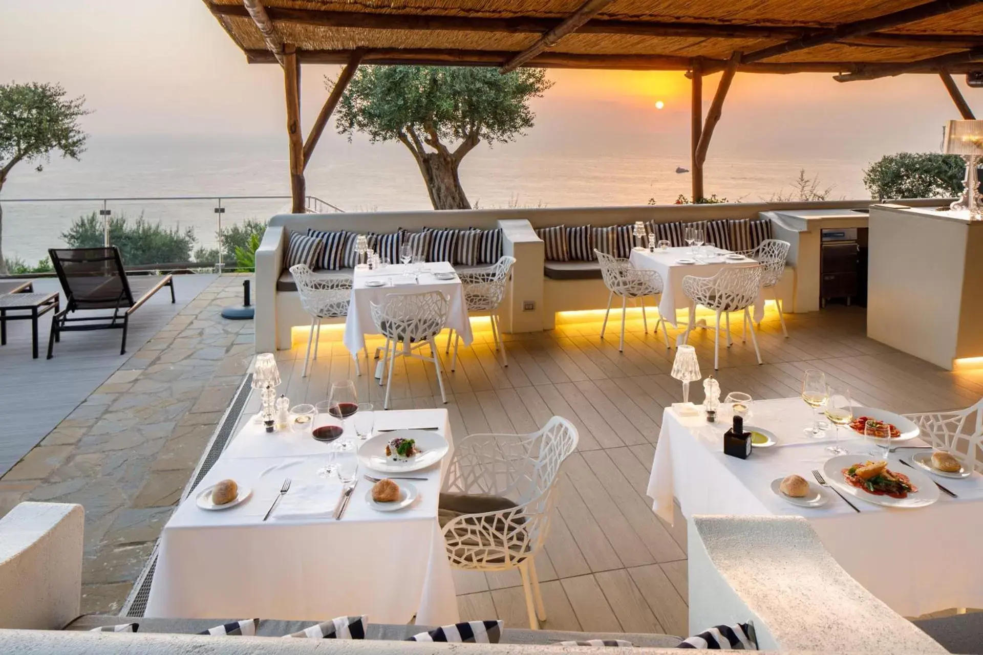 Sea view, Restaurant/Places to Eat in Villa Fiorella Art Hotel