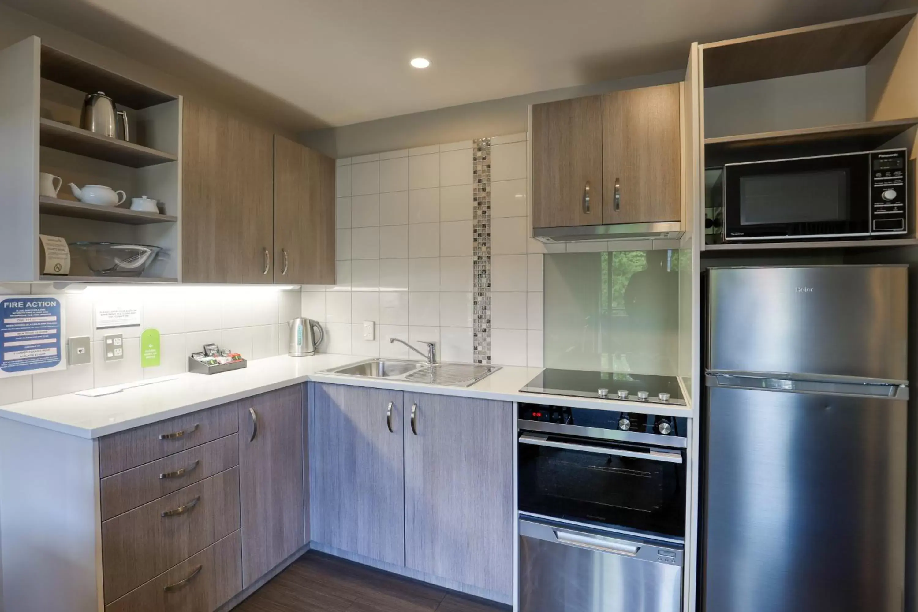 Kitchen or kitchenette, Kitchen/Kitchenette in Garden Court Suites & Apartments