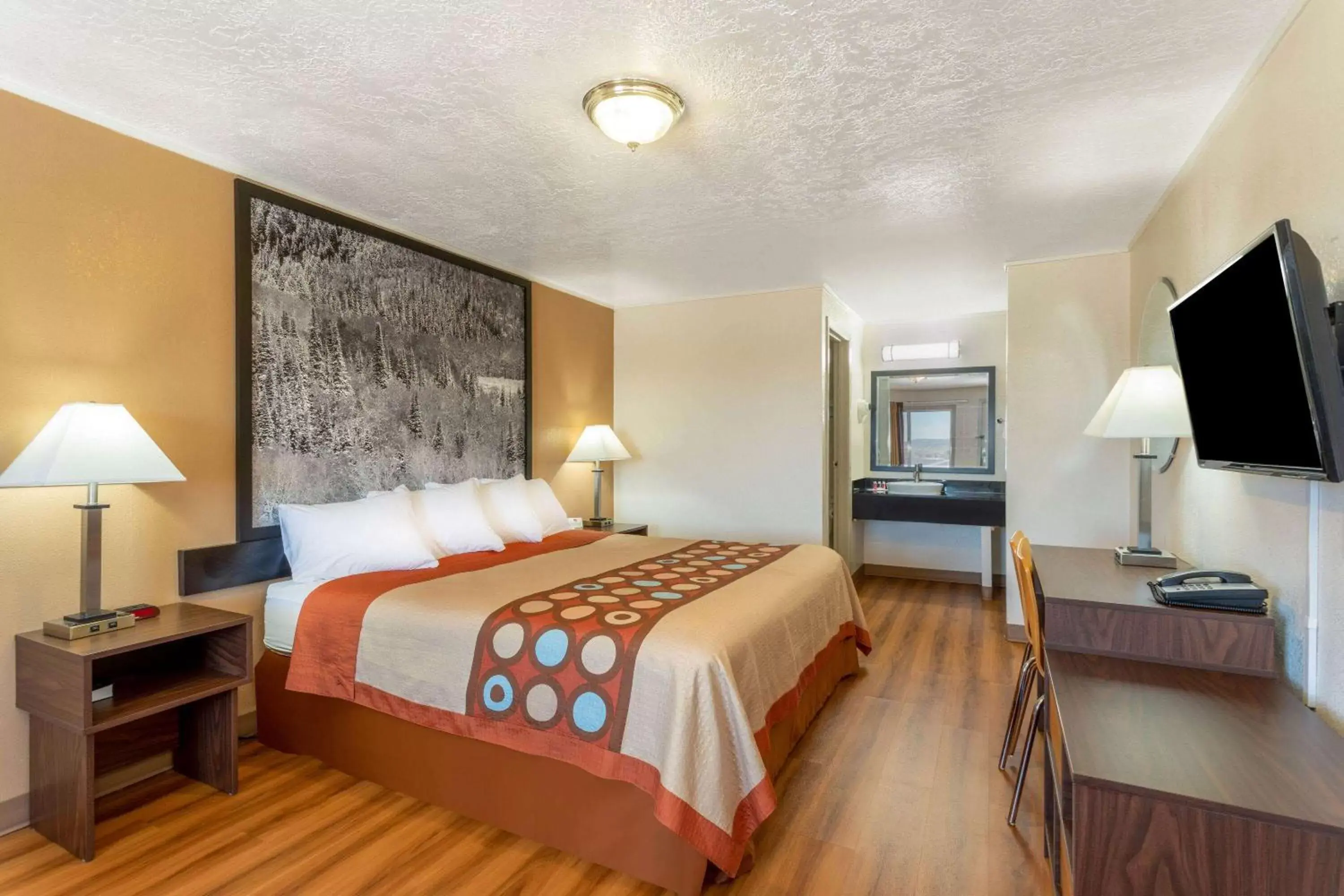 Photo of the whole room, Bed in Super 8 by Wyndham Evanston