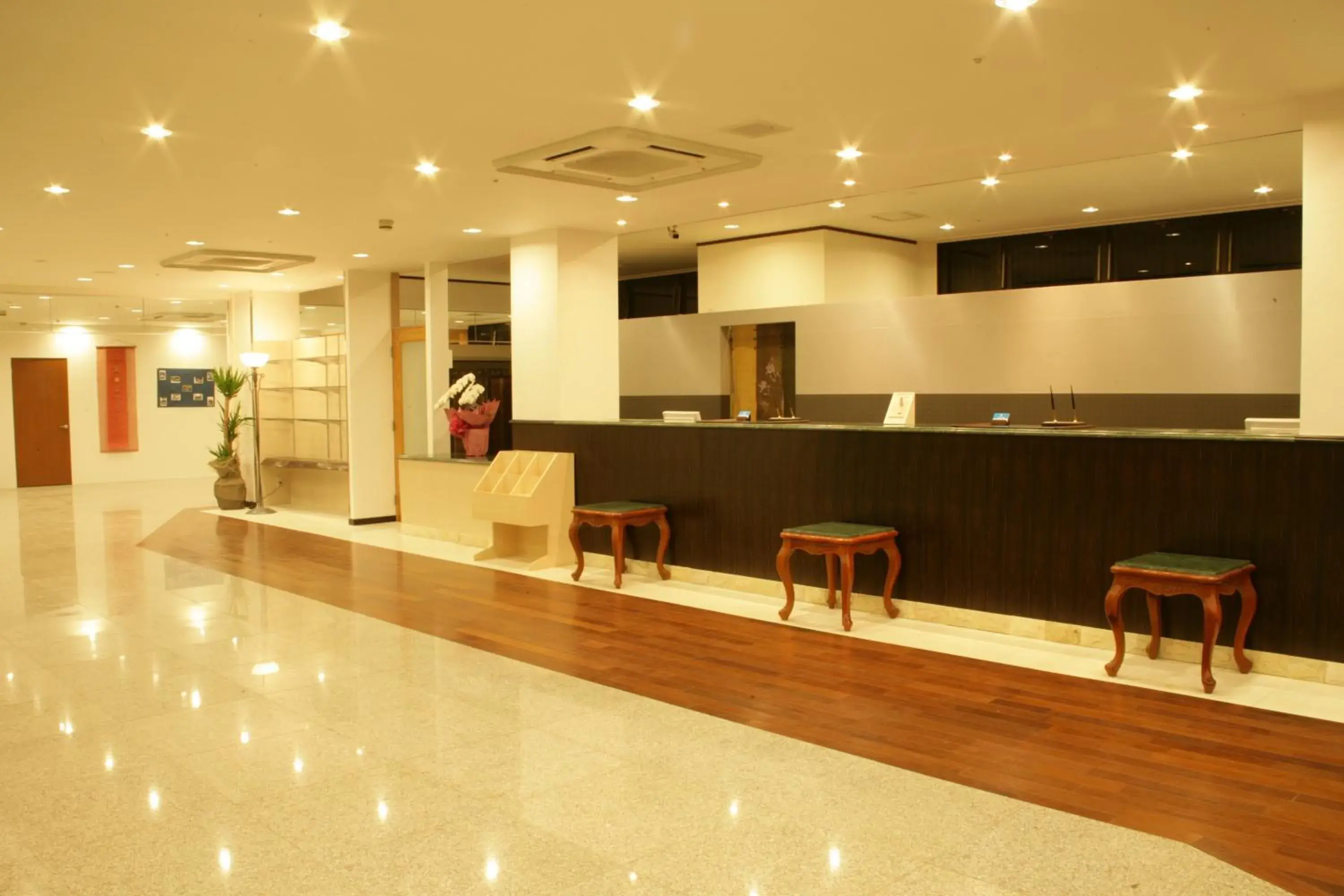 Lobby or reception in Hotel Crown Hills Himeji