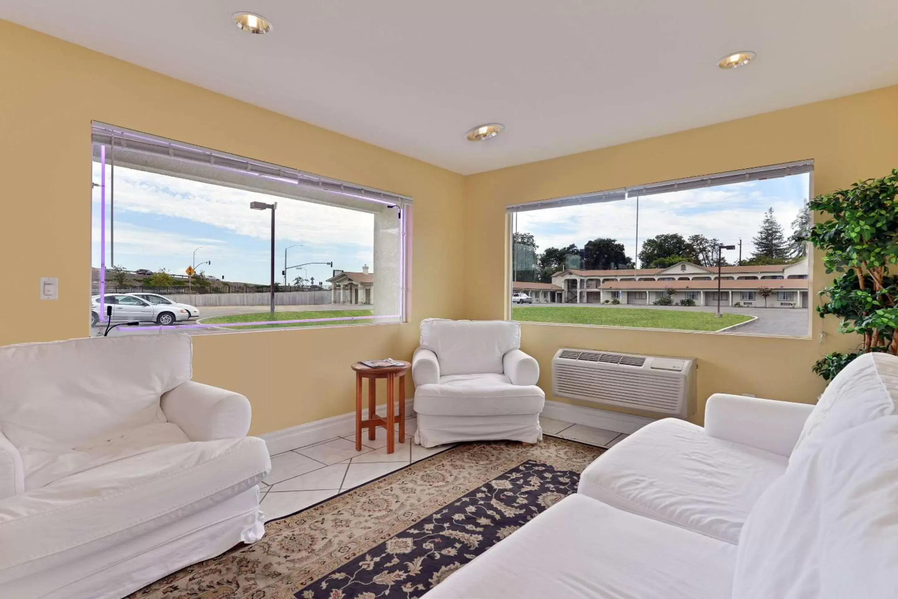 Lobby or reception, Seating Area in Rodeway Inn Stockton Highway 99