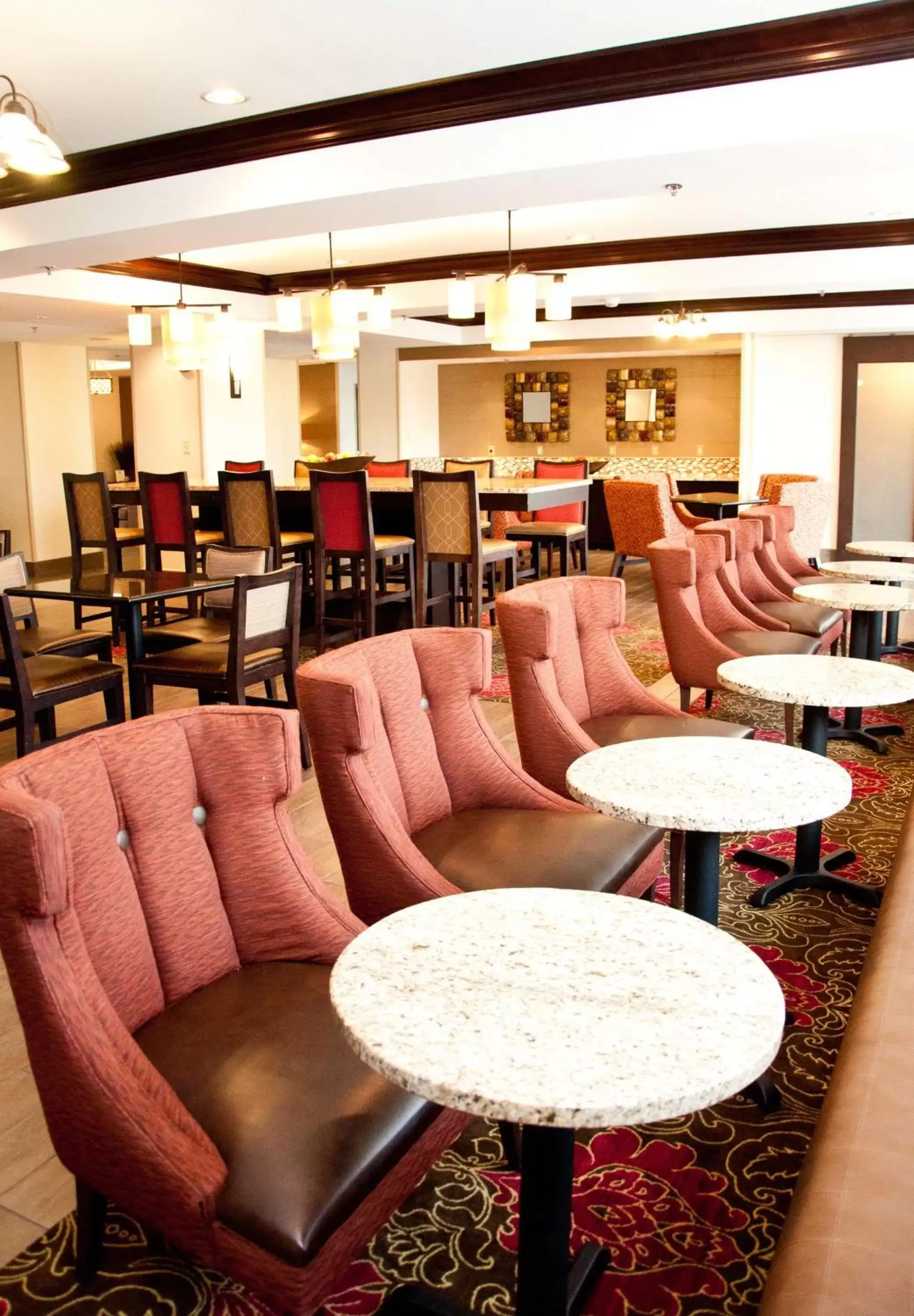 Dining area, Lounge/Bar in Hampton Inn East Windsor