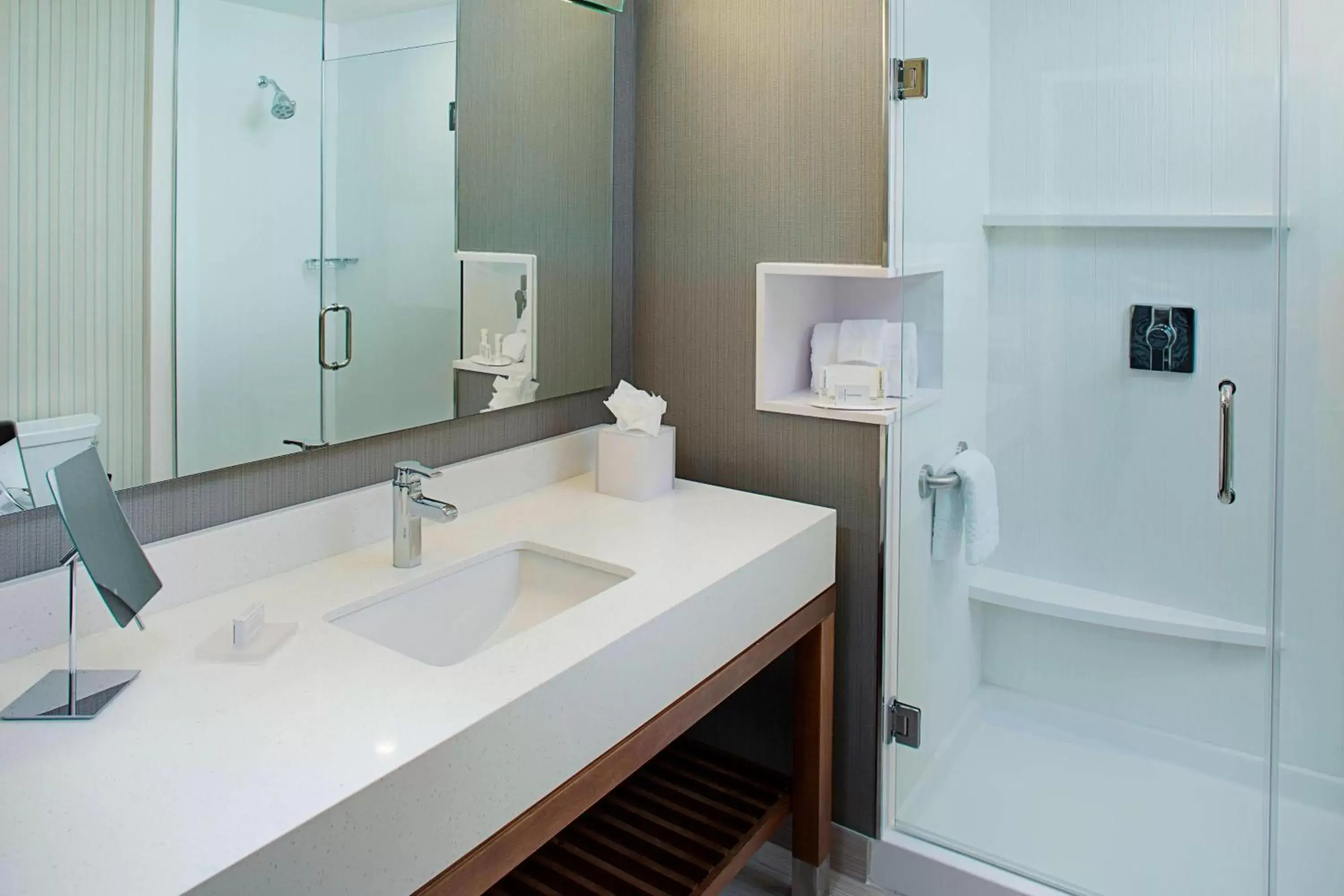 Bathroom in Courtyard by Marriott Dallas Carrollton and Carrollton Conference Center