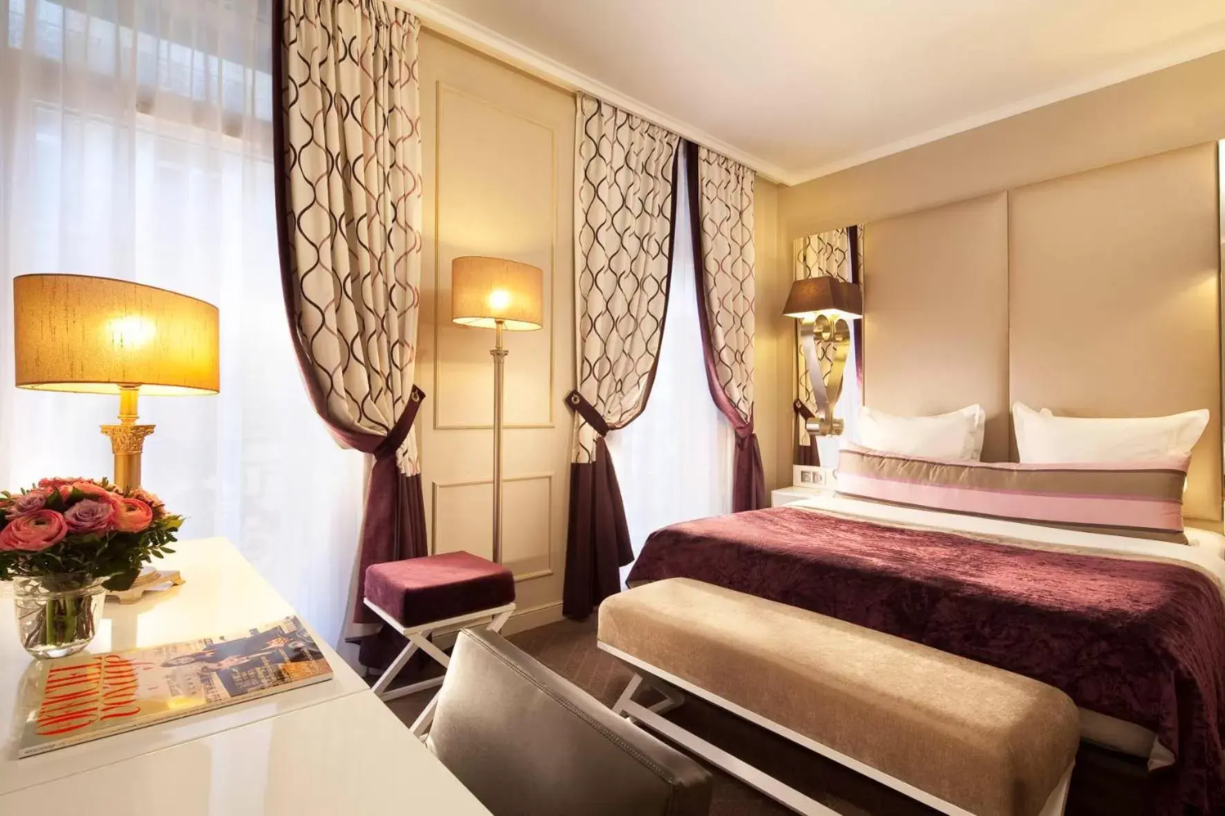 Bedroom, Bed in Hôtel Galileo Champs Elysées
