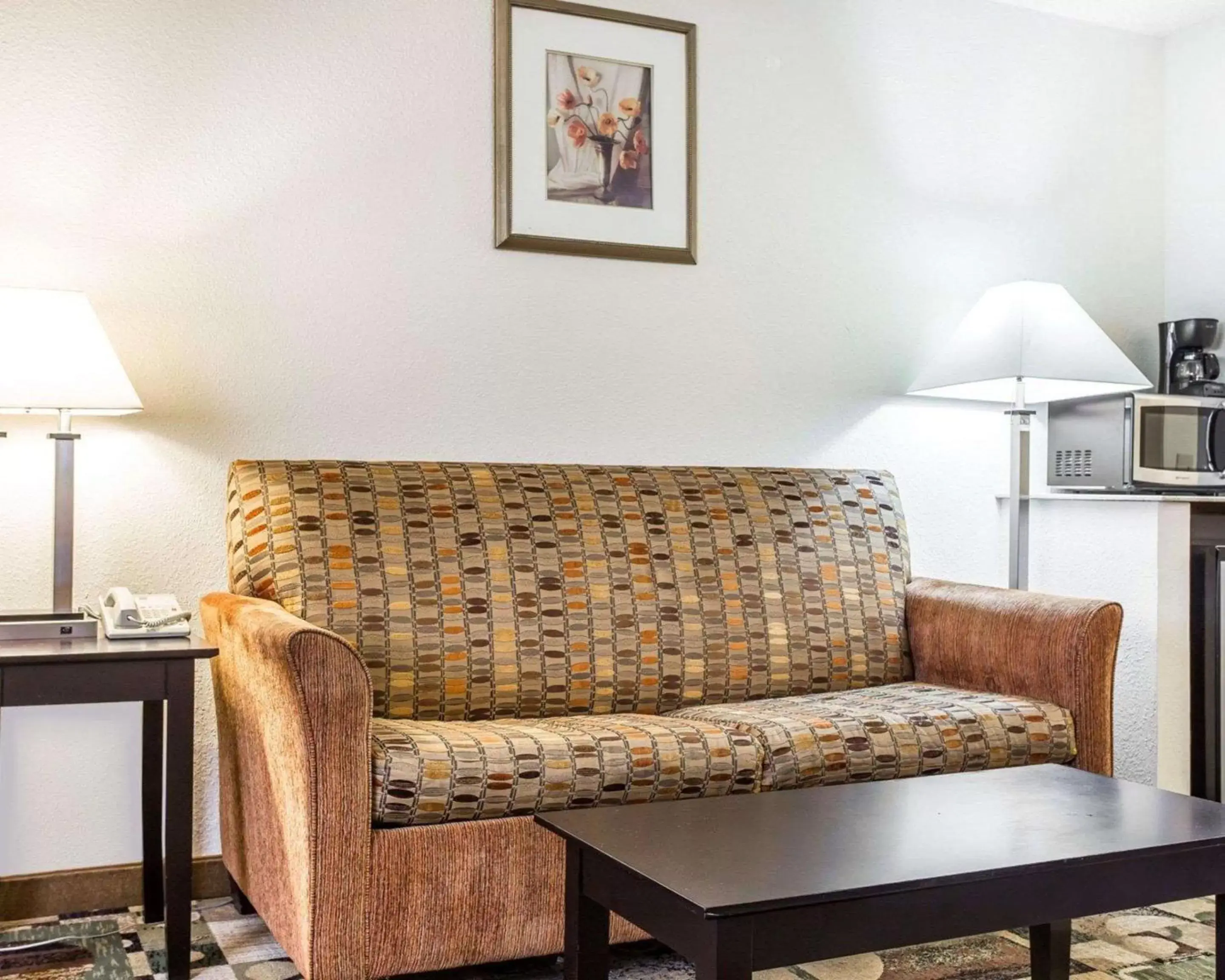 Photo of the whole room, Seating Area in Quality Inn & Suites Coliseum