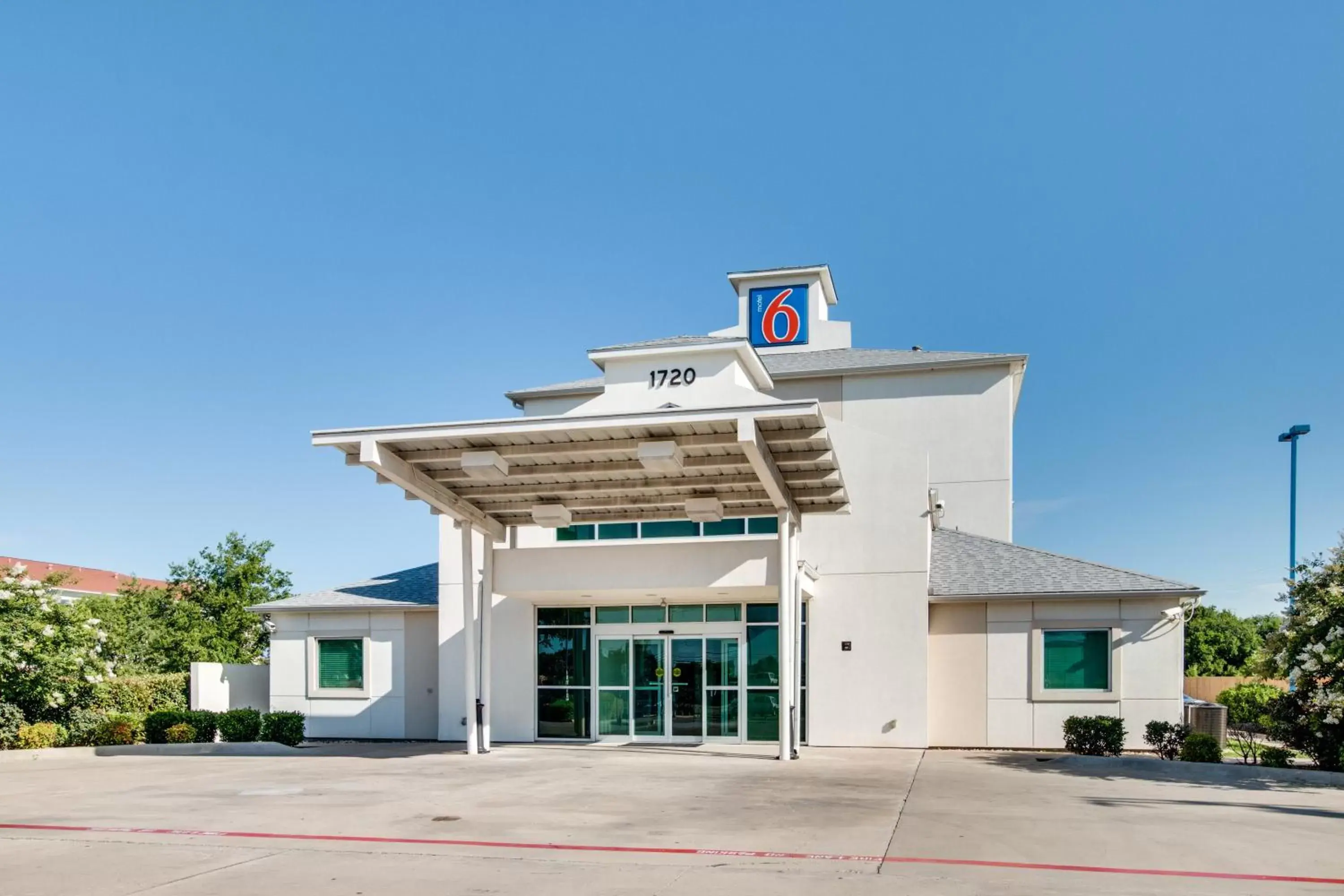 Facade/entrance, Property Building in Motel 6-Cleburne, TX