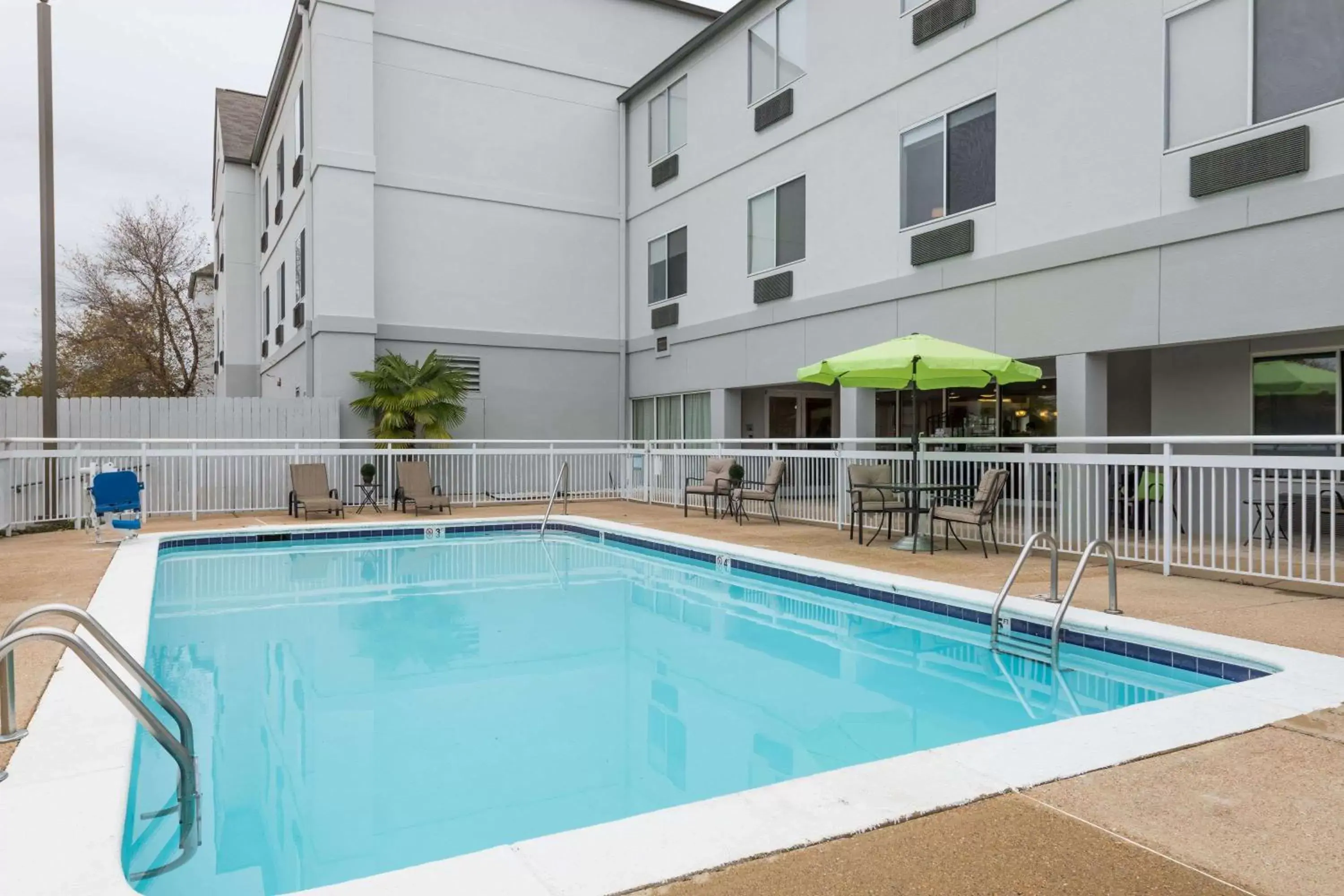 On site, Swimming Pool in Wingate by Wyndham Shreveport Airport