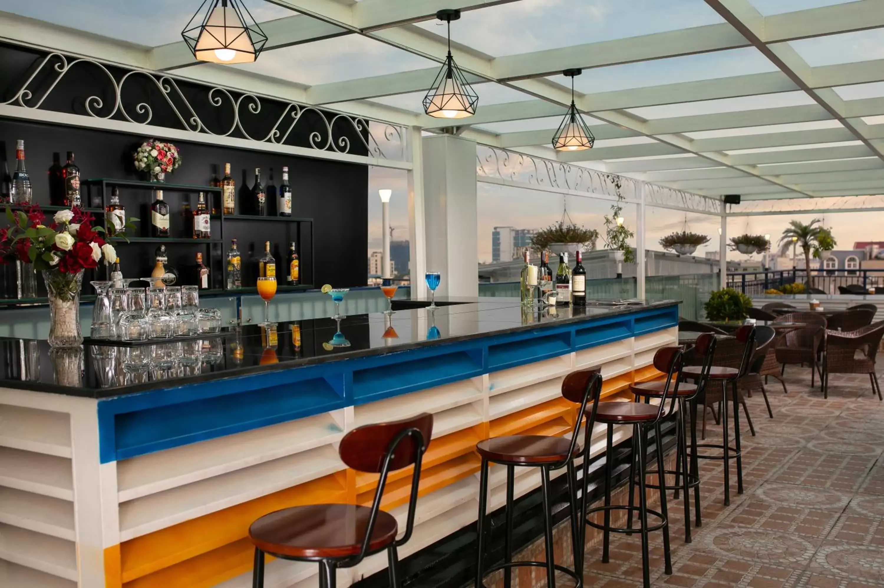 Balcony/Terrace, Lounge/Bar in Silk Queen Hotel