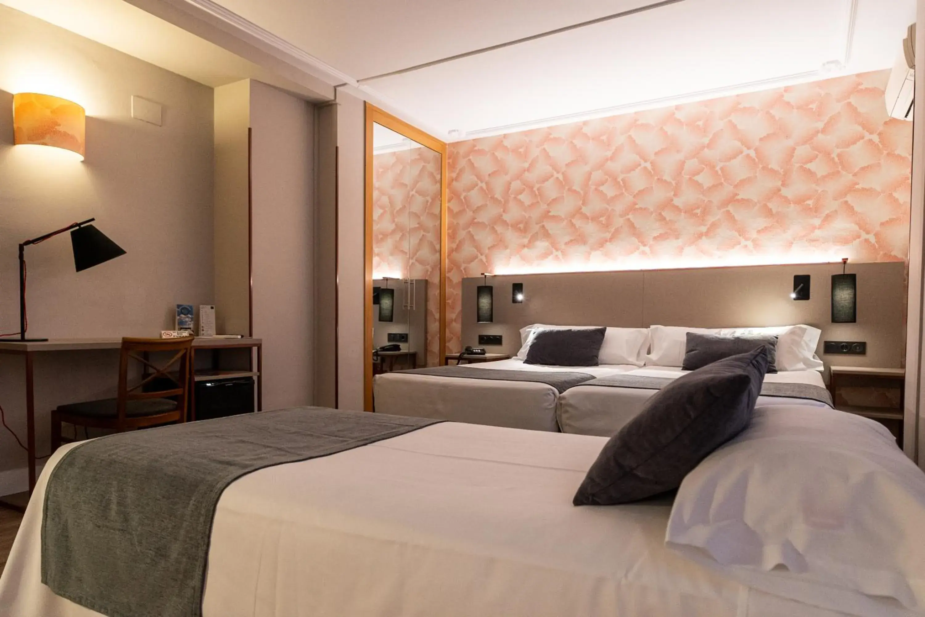 Bedroom, Bed in Hotel Castilla Vieja
