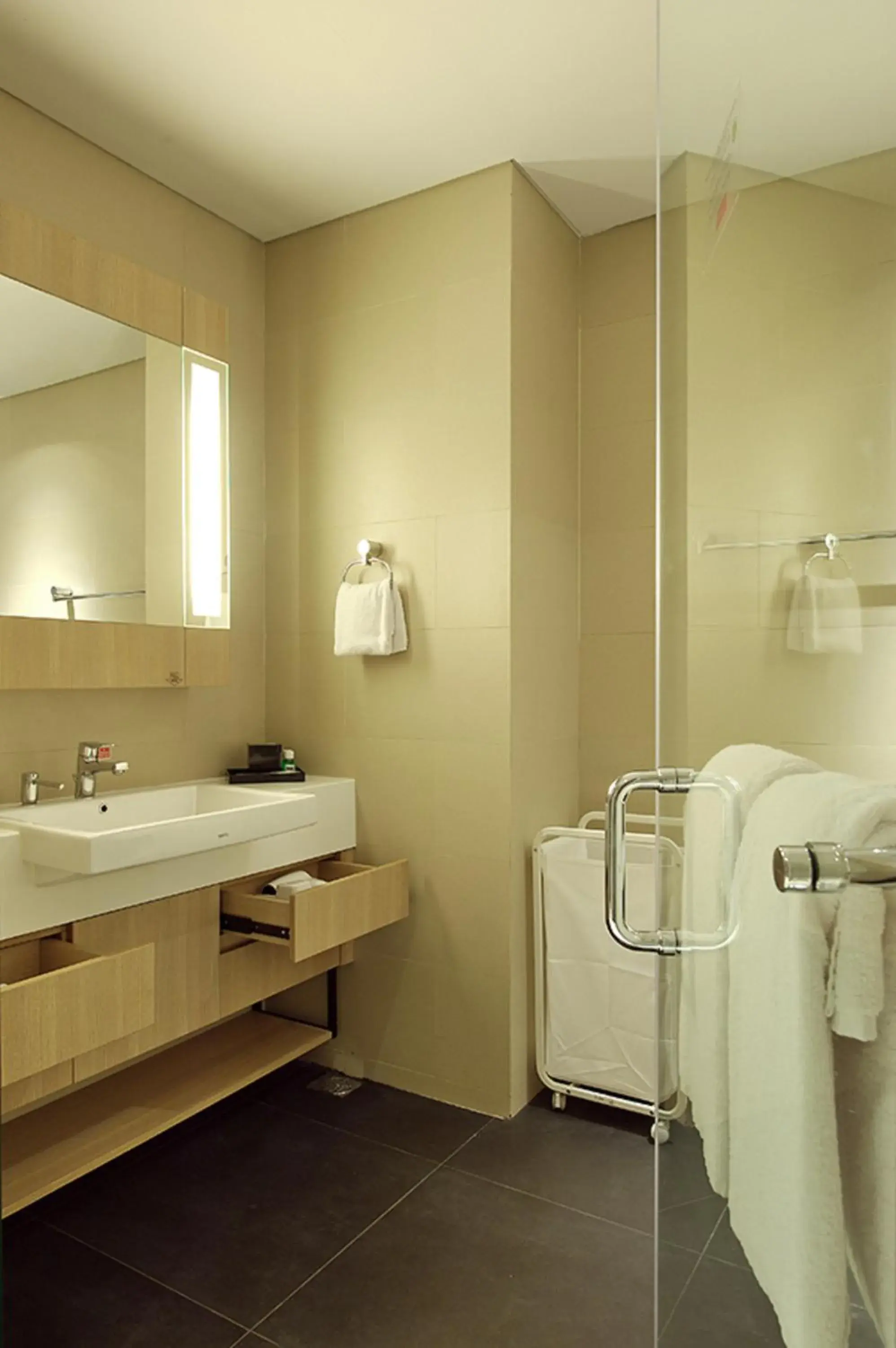 Bathroom in Ra Premiere Simatupang Jakarta