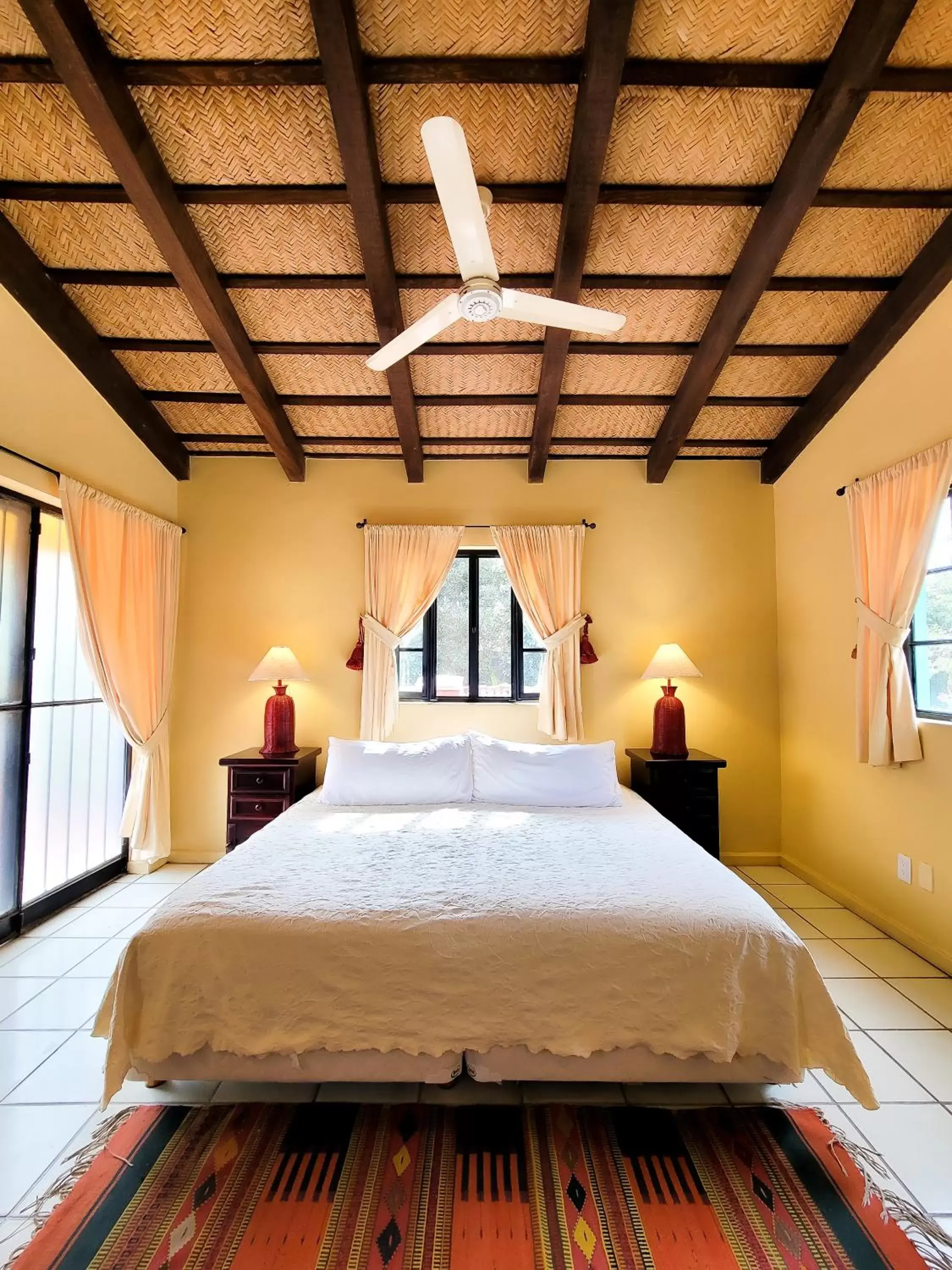 Property building, Bed in Estrellita's Bed & Breakfast