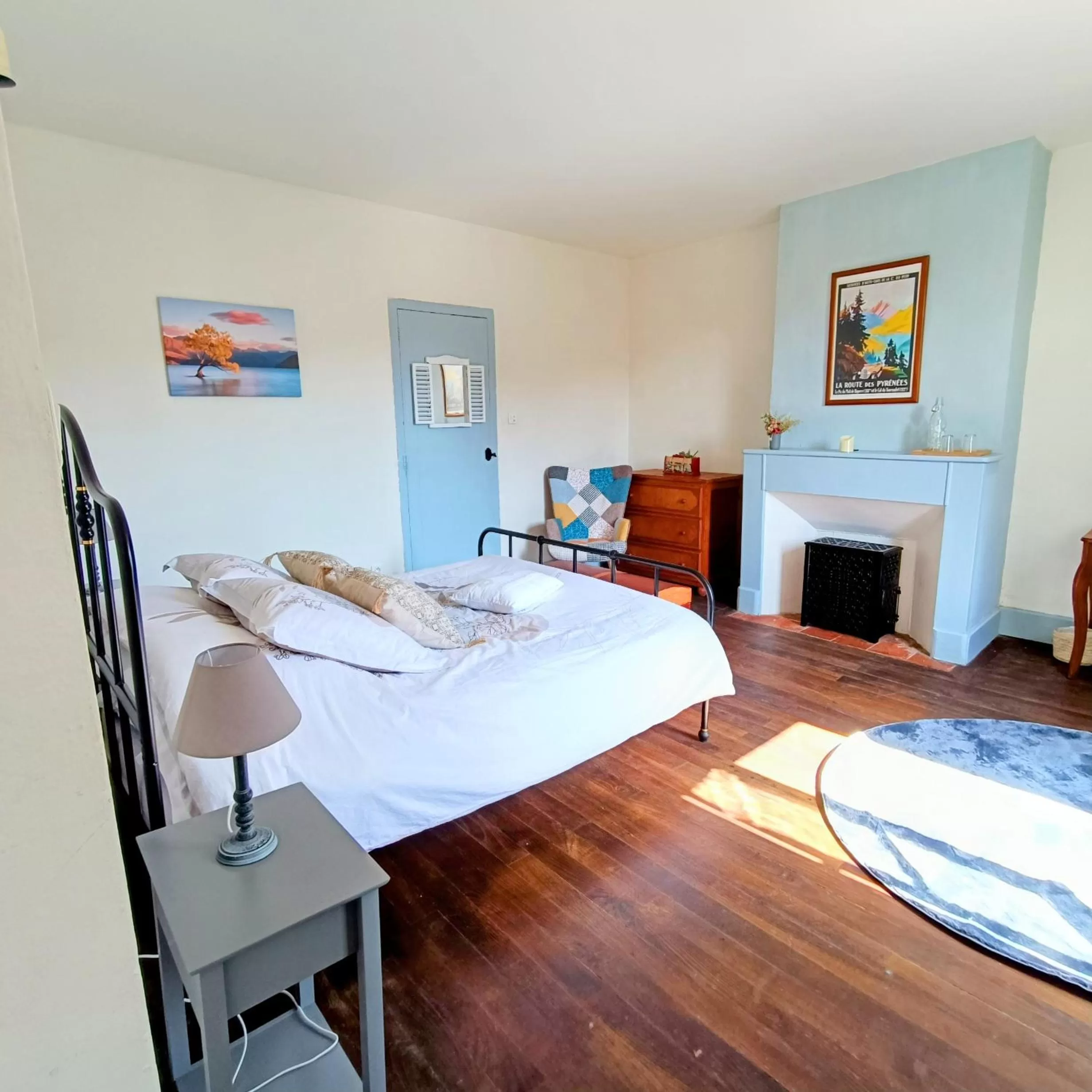 Photo of the whole room, Bed in Baladous