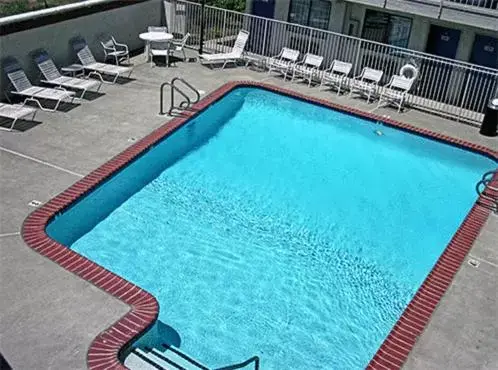 Swimming Pool in Motel 6-Fairfield, CA - Napa Valley