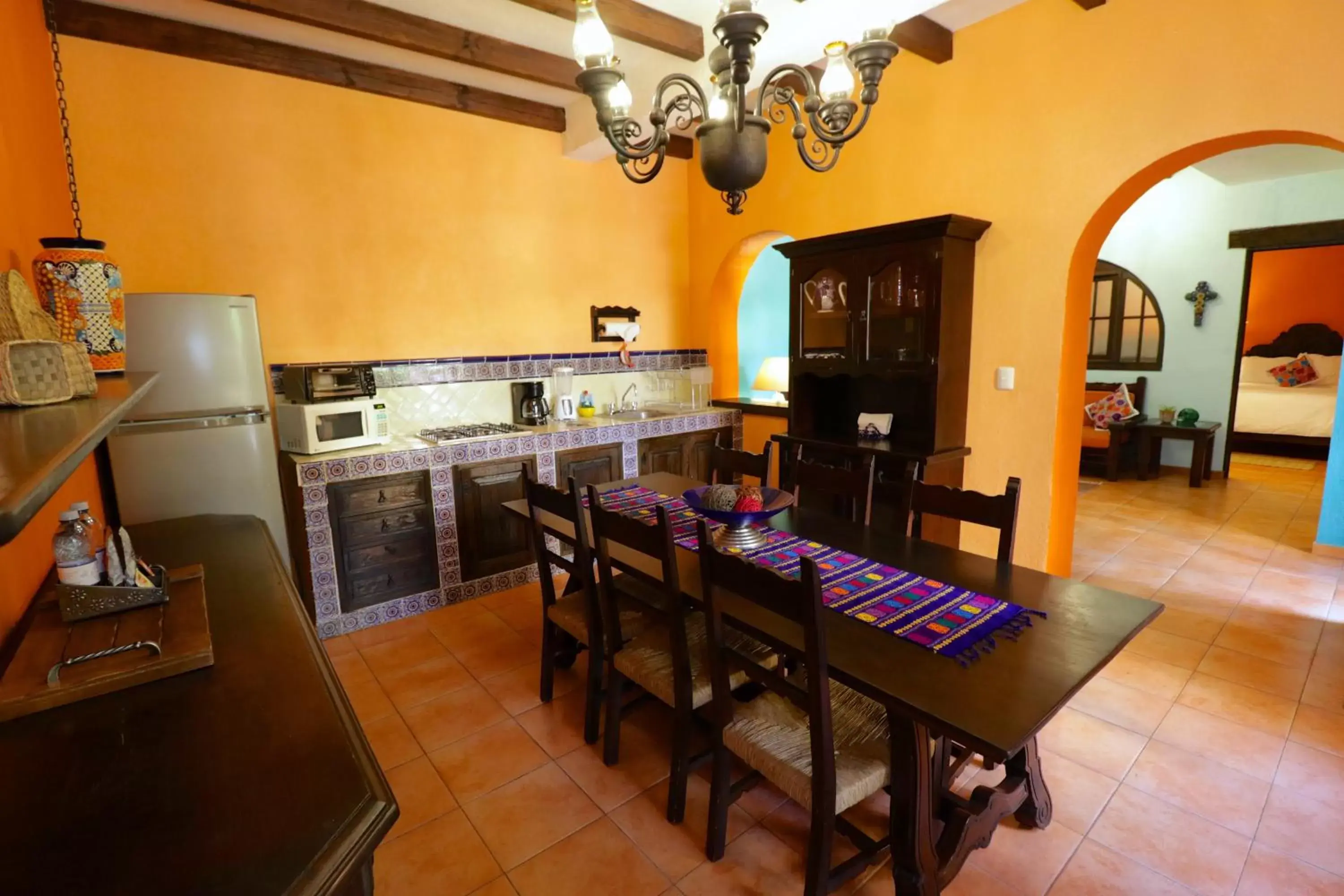 Kitchen or kitchenette, Restaurant/Places to Eat in Casa Mia Suites