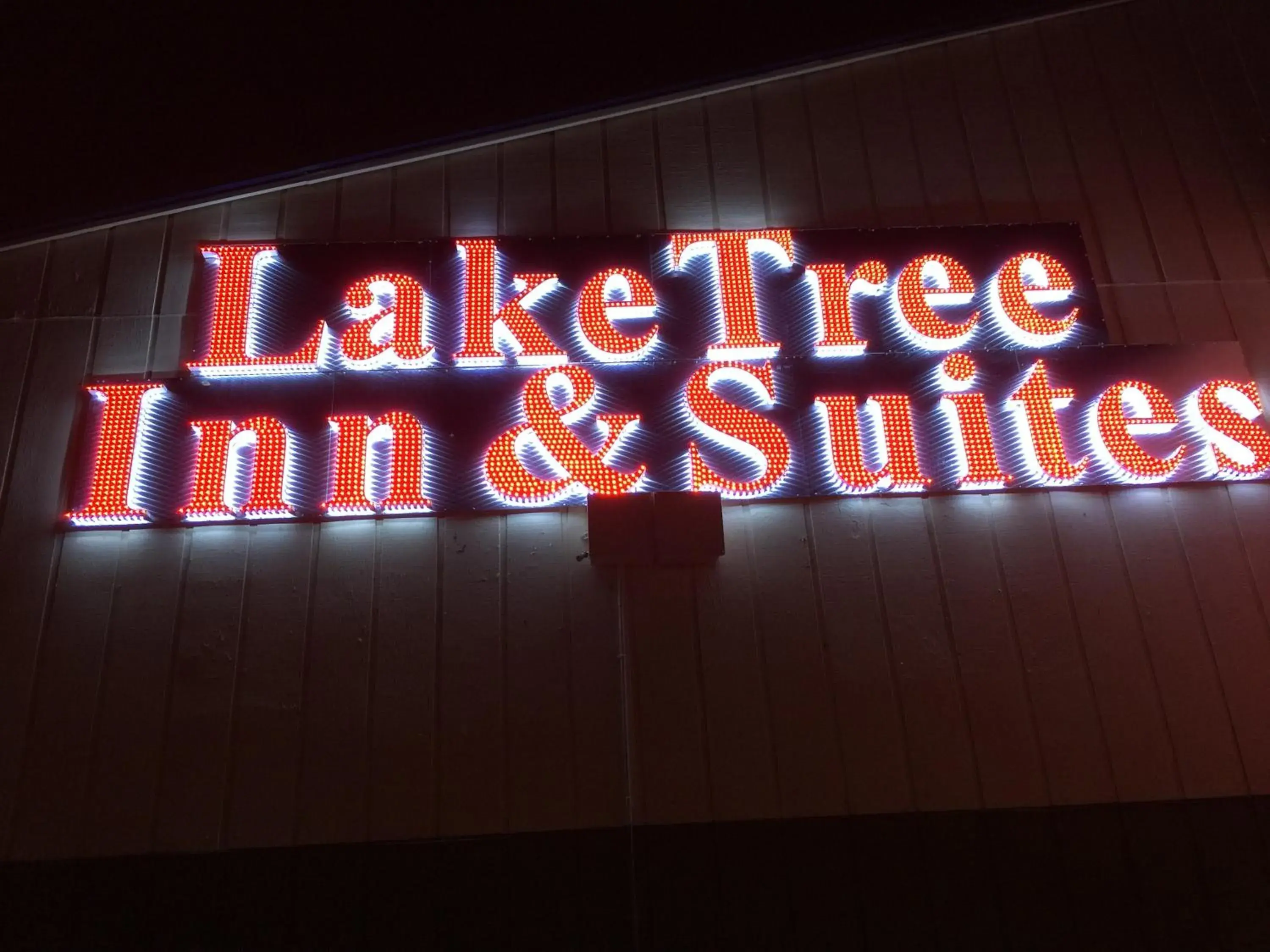 Logo/Certificate/Sign/Award in Lake Tree Inn & Suites