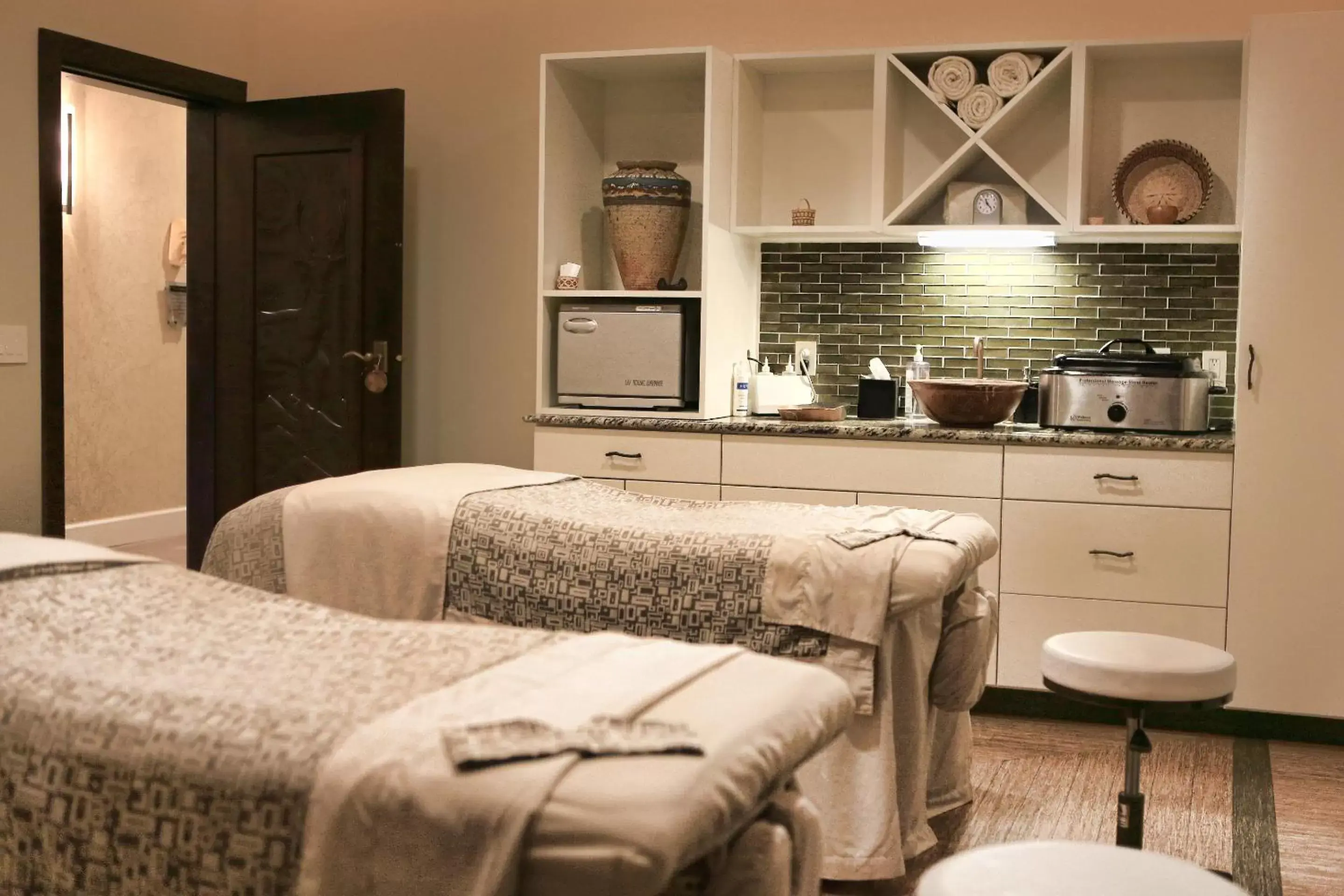 Massage, Kitchen/Kitchenette in Brasstown Valley Resort & Spa