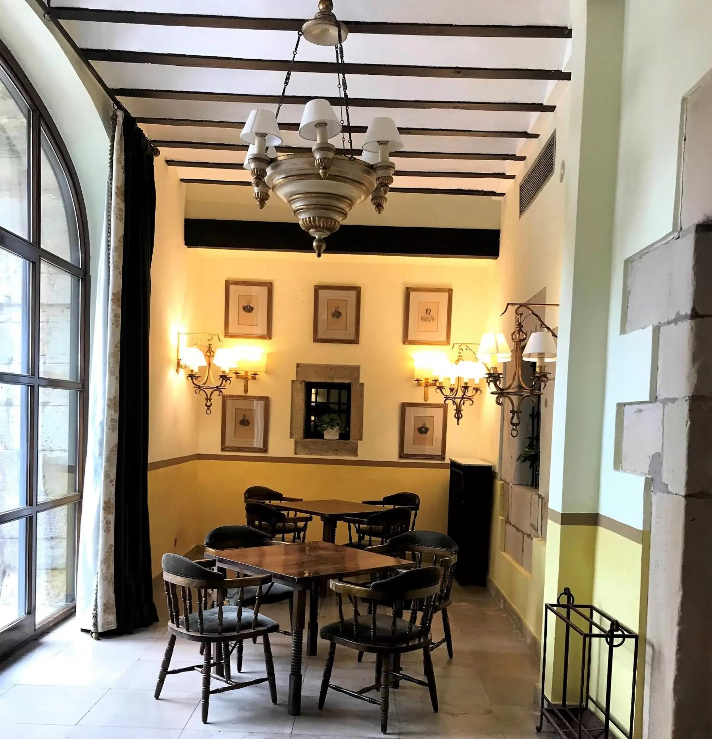 Lounge or bar, Dining Area in Parador de Santillana Gil Blas