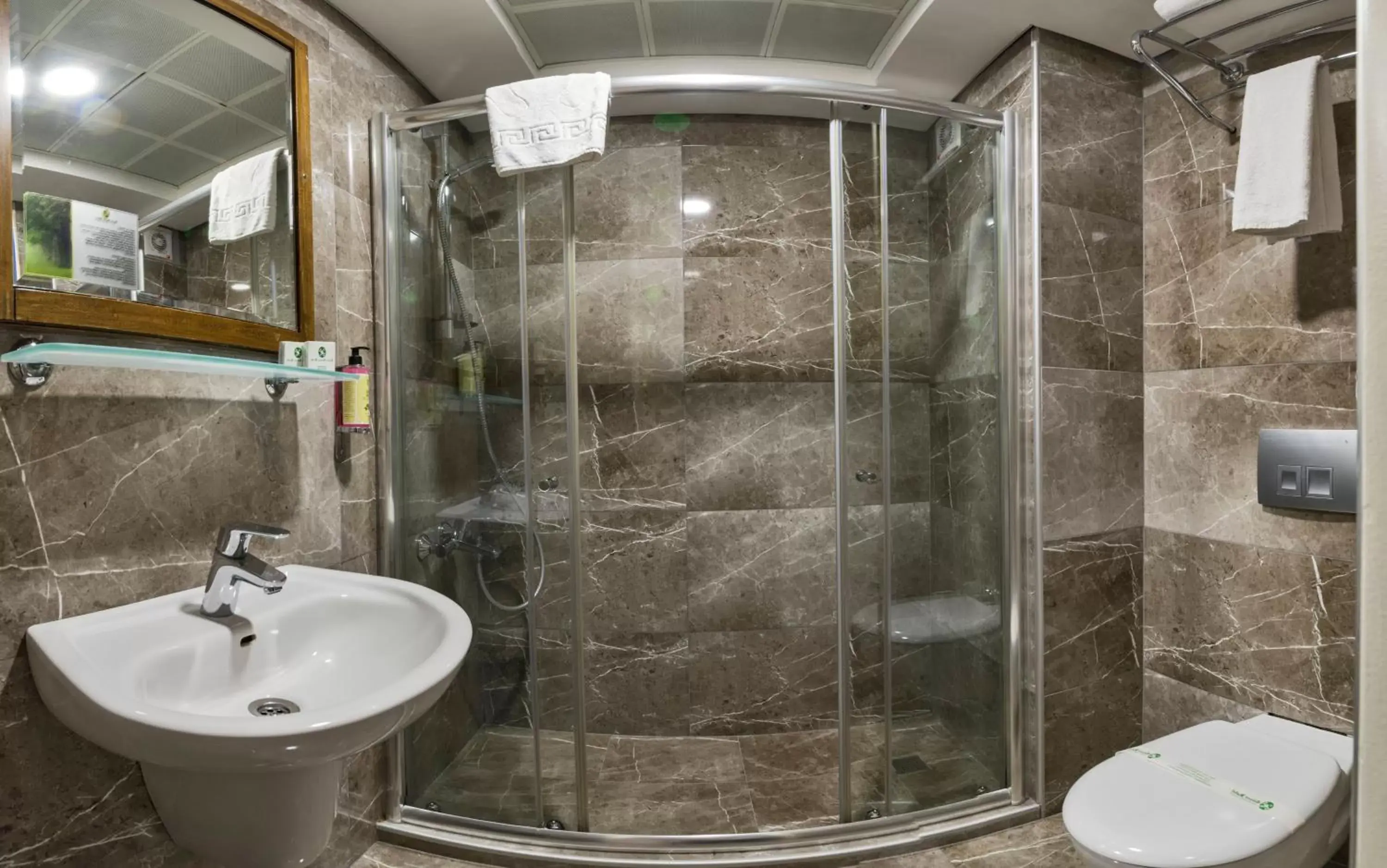 Shower, Bathroom in Laleli Gonen Hotel