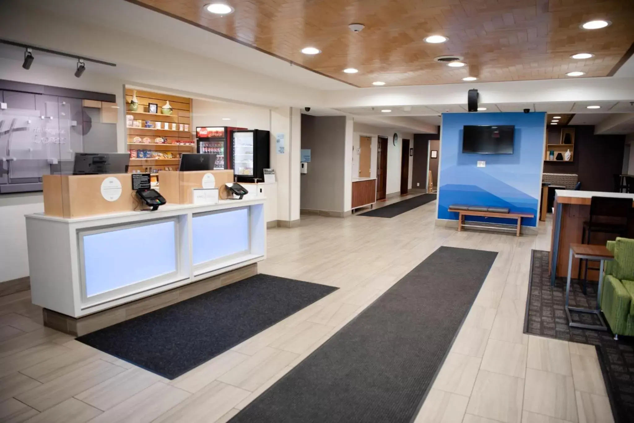Lobby or reception in Holiday Inn Express Winfield, an IHG Hotel