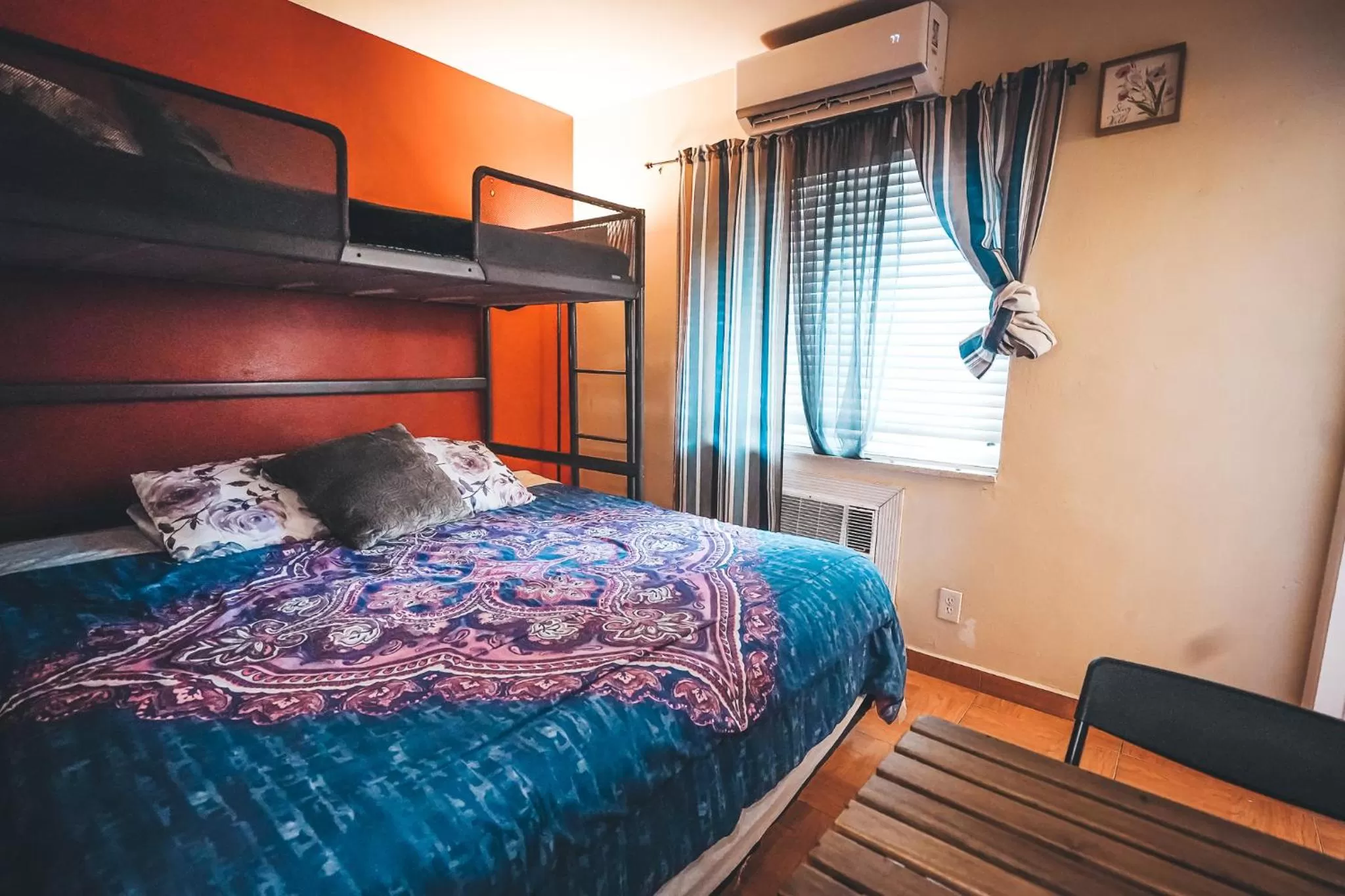 Bedroom in Hollywood Light Haven Lodge