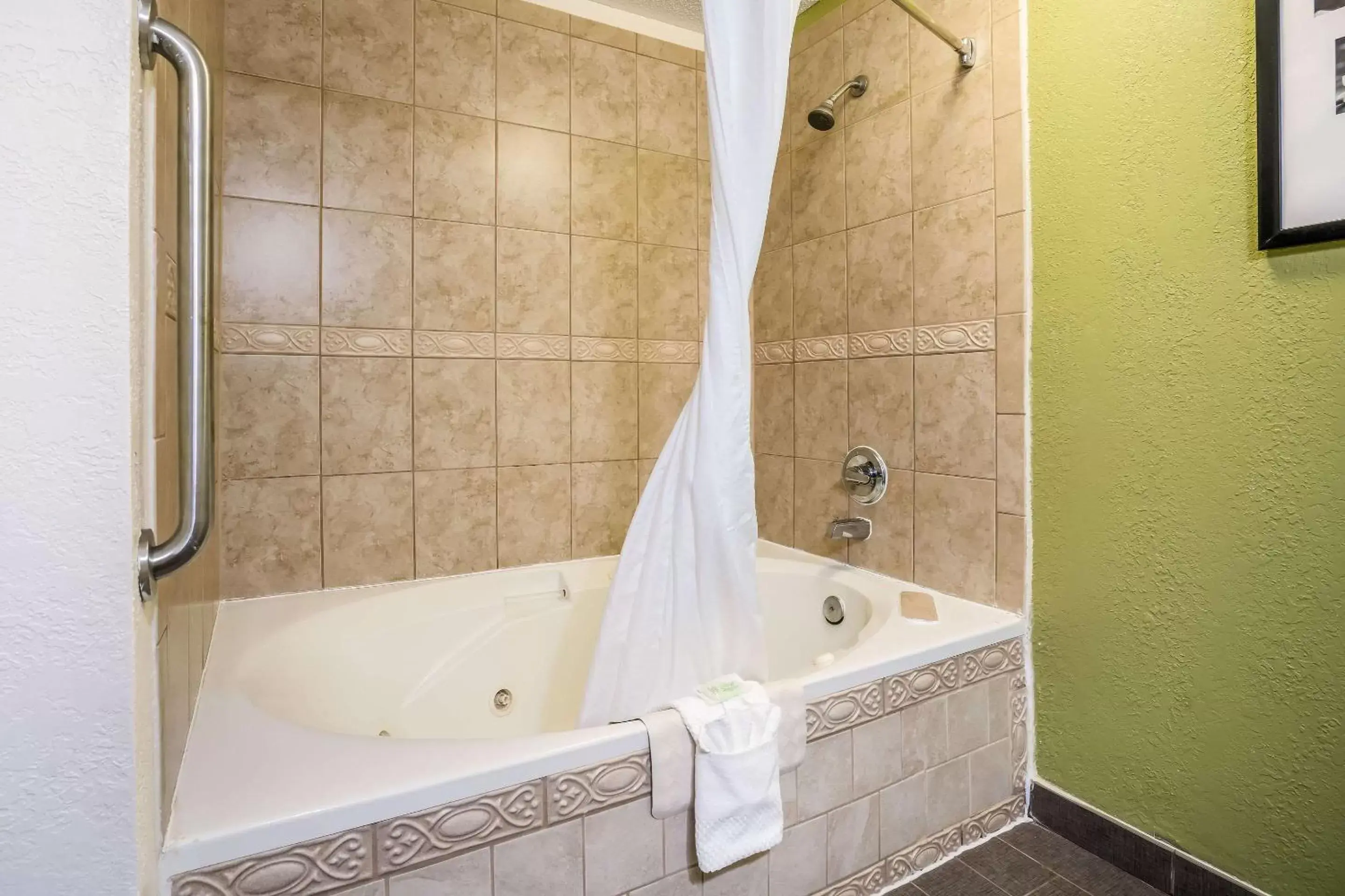 Photo of the whole room, Bathroom in Sleep Inn & Suites Jacksonville near Camp Lejeune