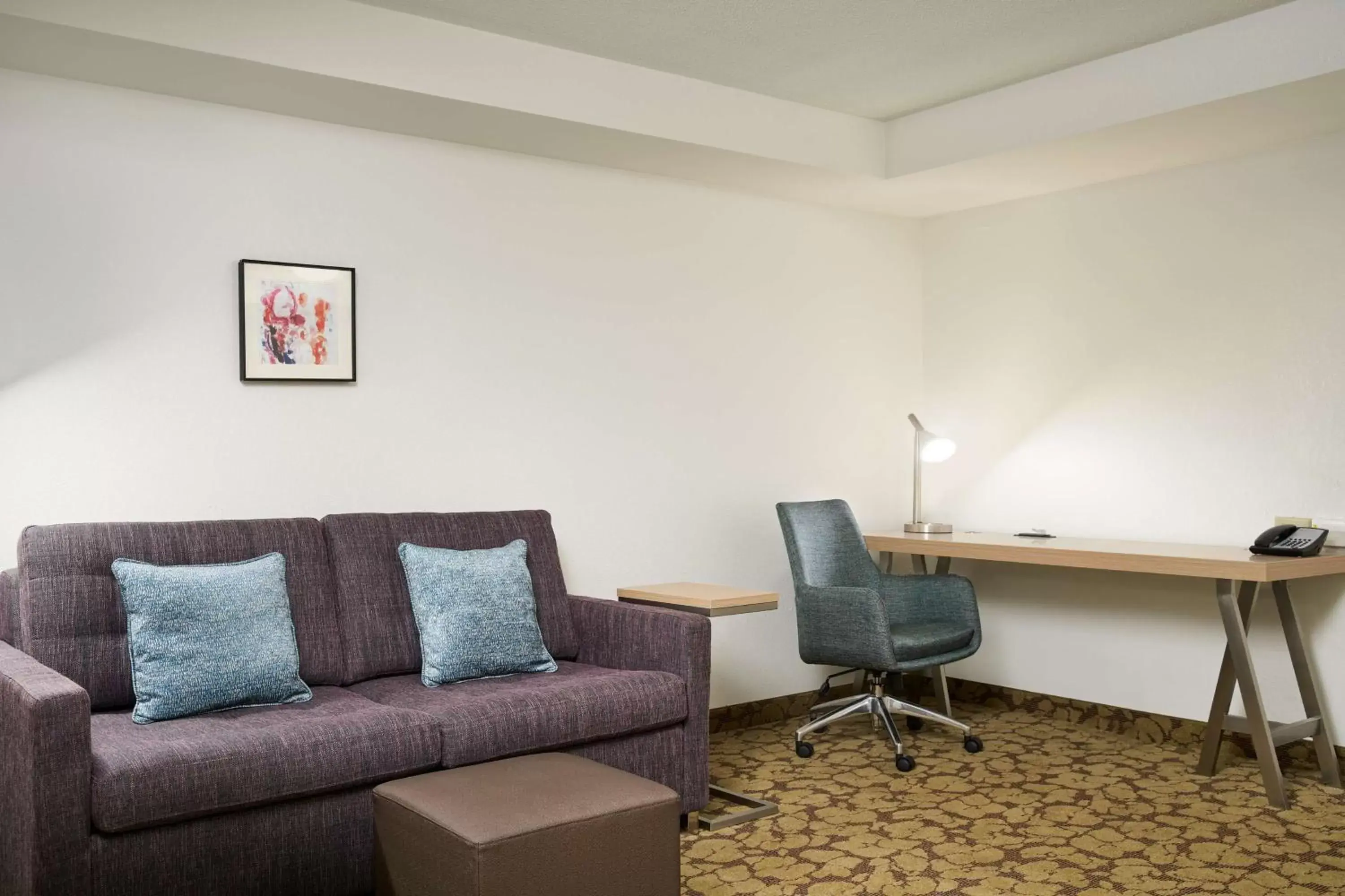 Living room, Seating Area in Hilton Garden Inn Columbus