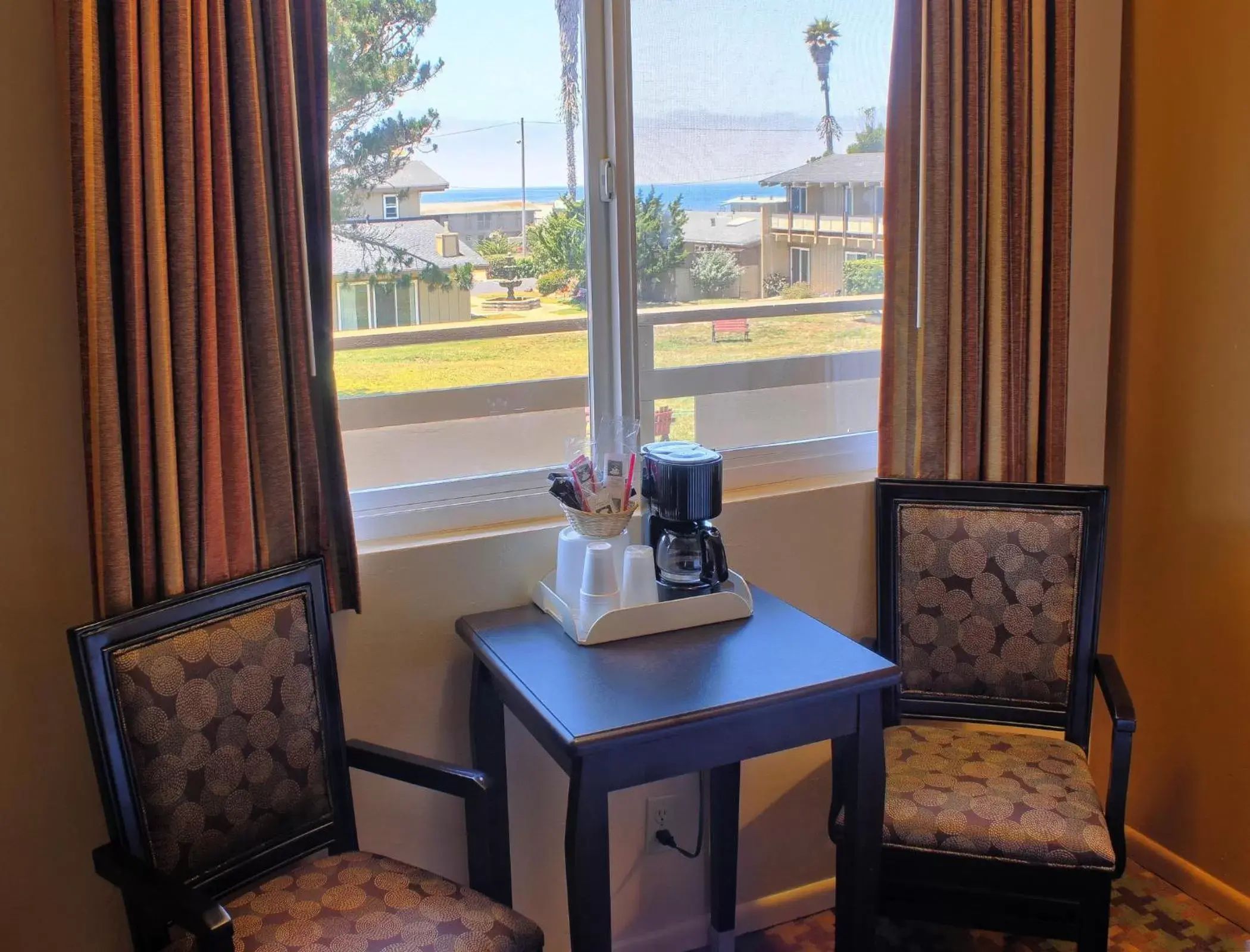 Seating Area in Silver Surf Motel