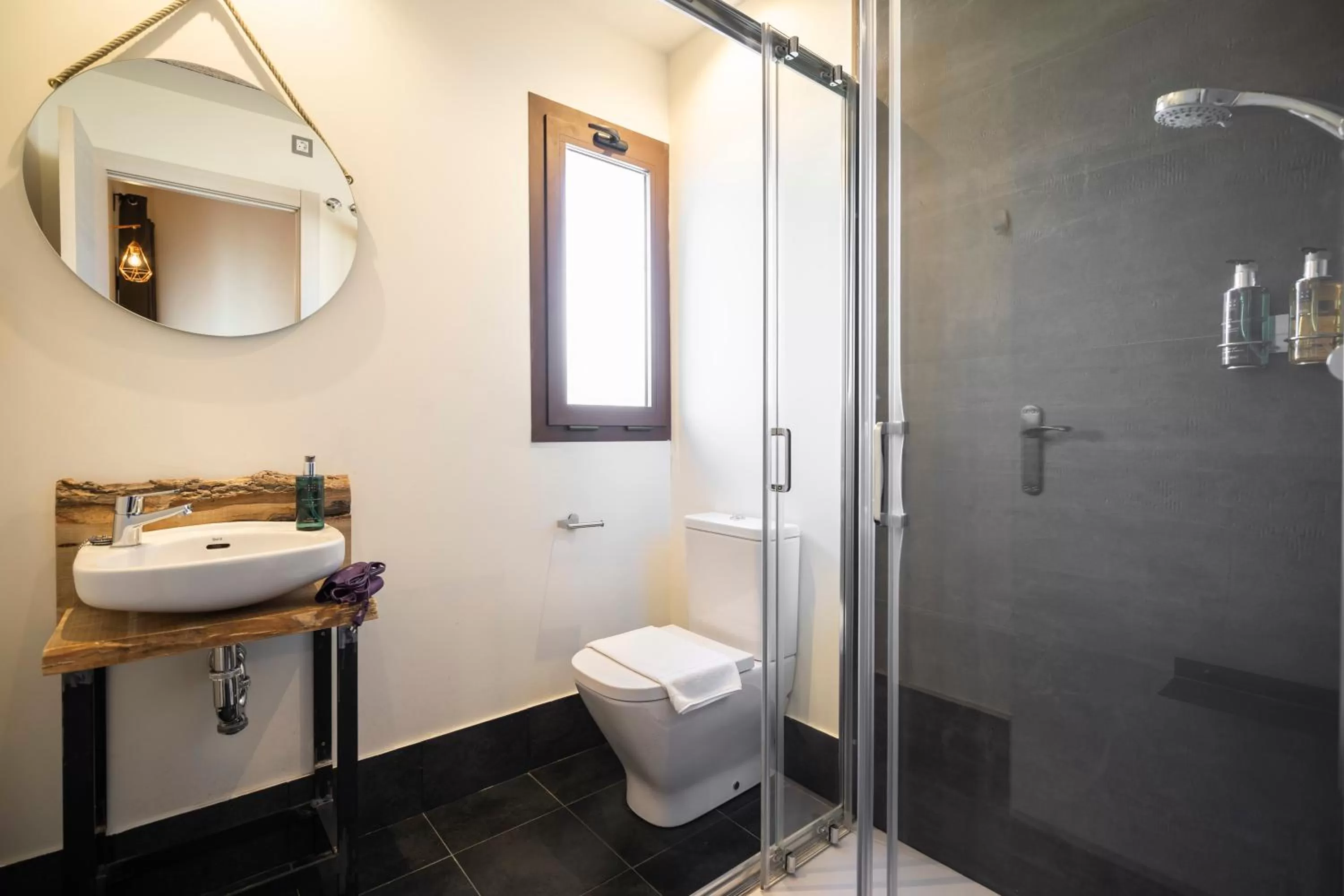 Bathroom in Dobo Azacanes Hostal