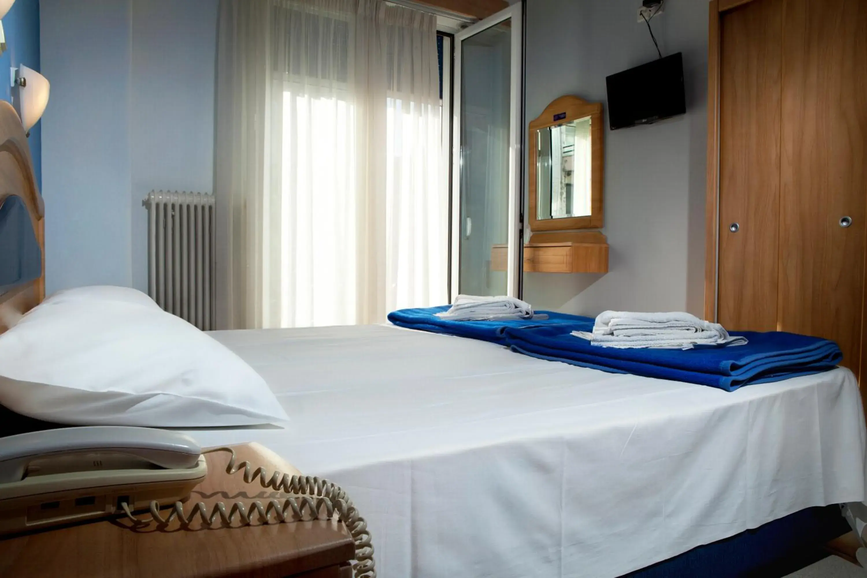 Day, Bed in Hotel Argo