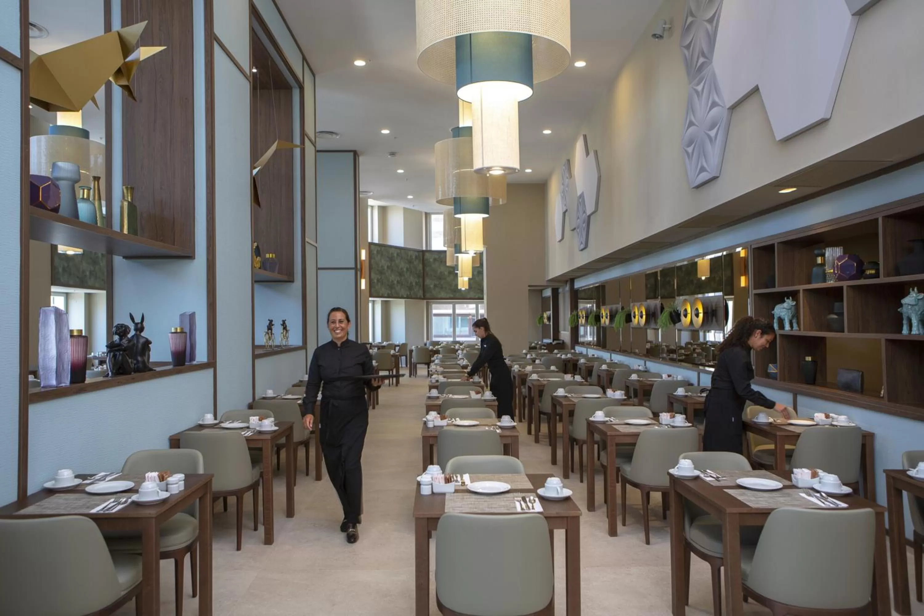 Restaurant/places to eat in Riu Plaza España