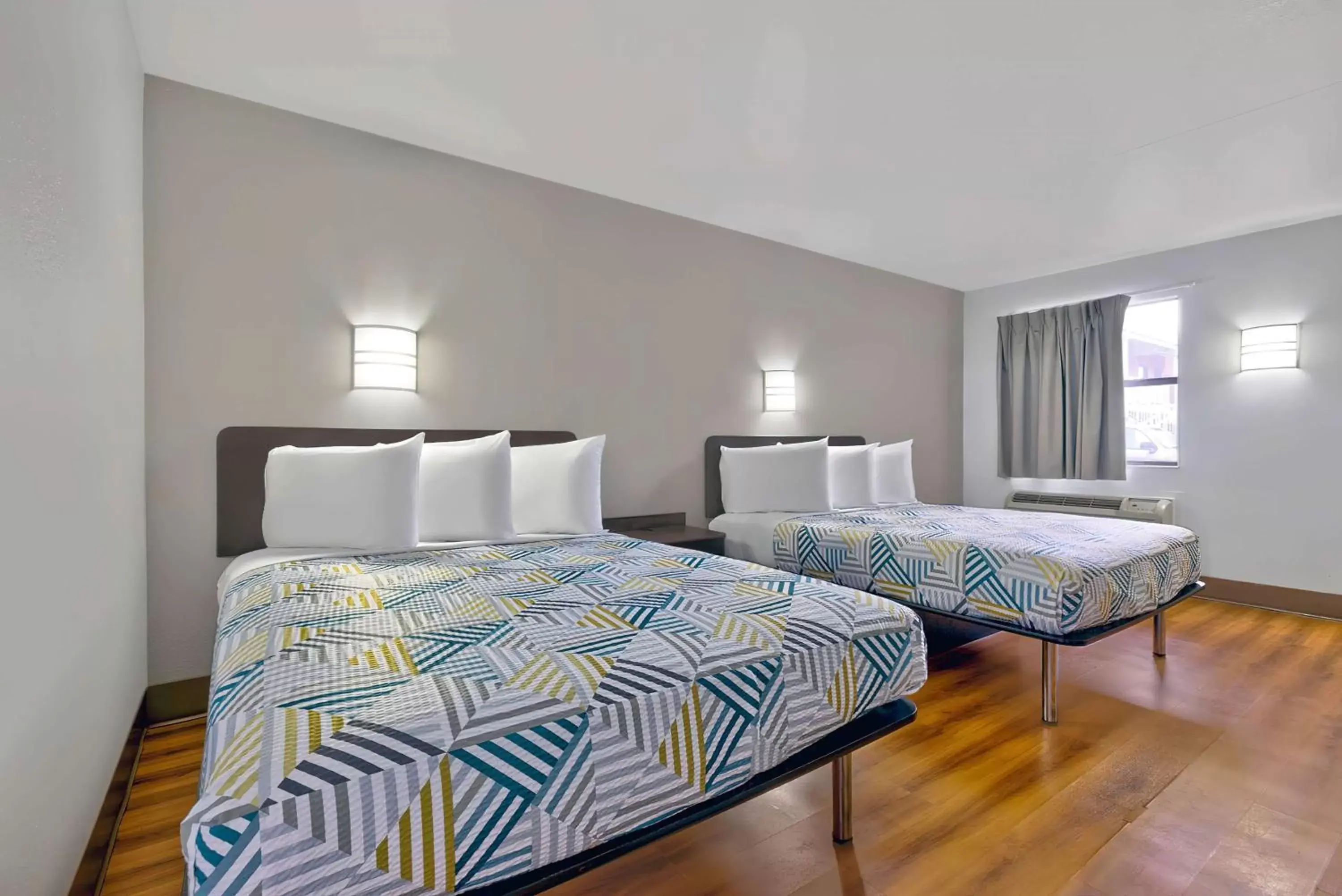 Bedroom, Bed in Motel 6-Plano, TX - Plano Northeast Bedroom, Bed in Motel 6-Plano, TX - Plano Northeast