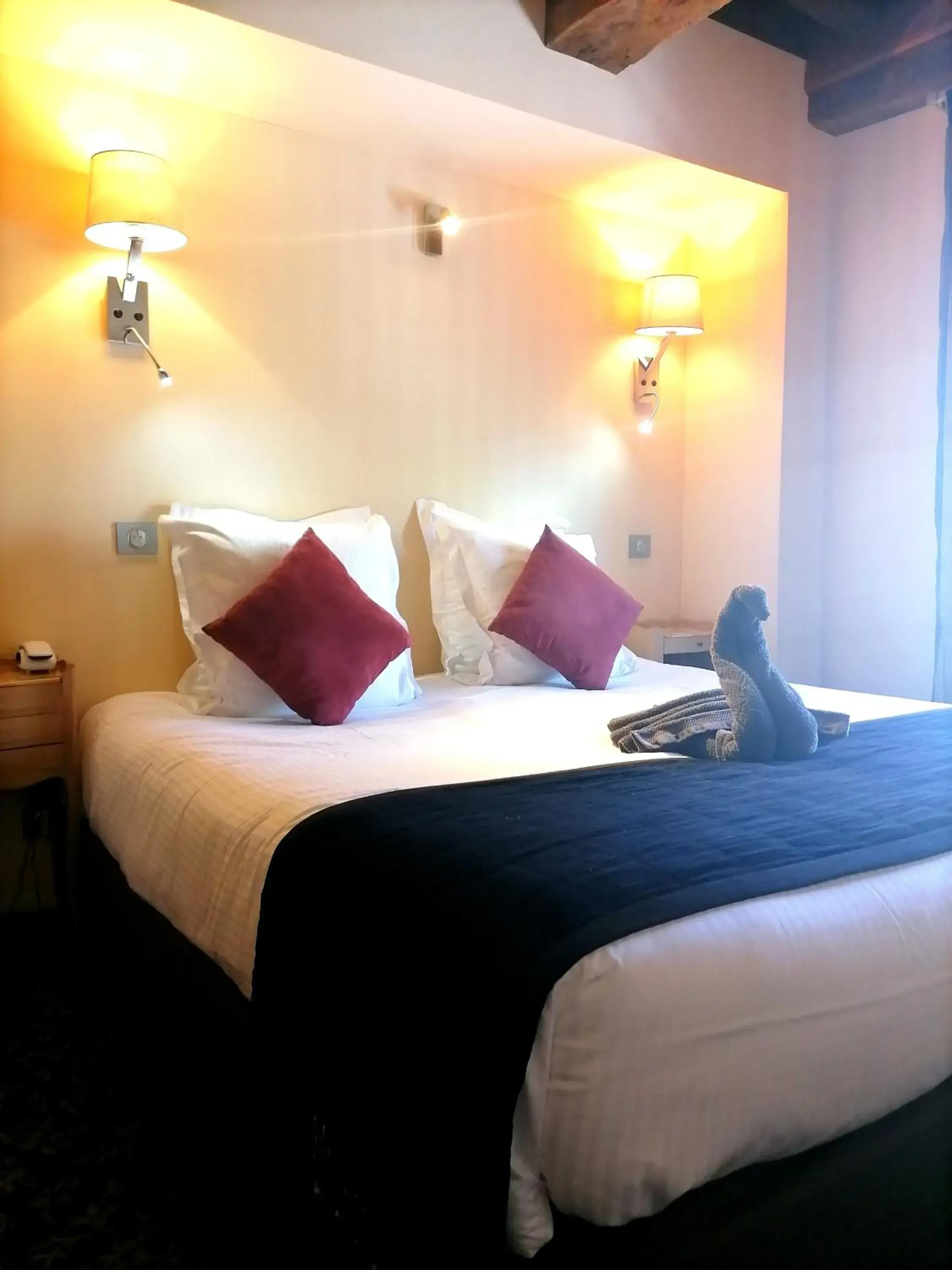 Bedroom, Bed in Hotel Henry Ii Beaune Centre