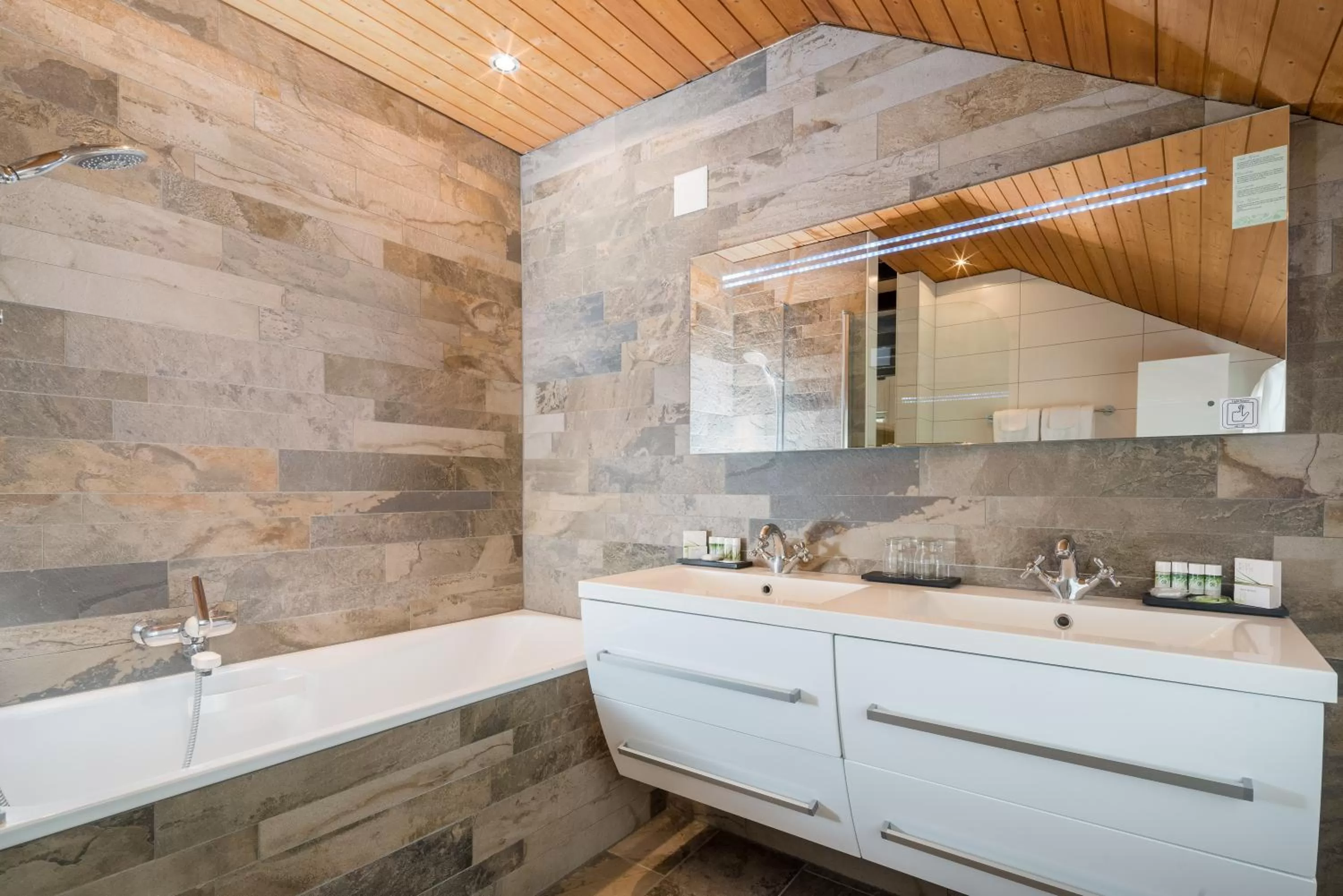 Bathroom in Hotel Murtenhof & Krone