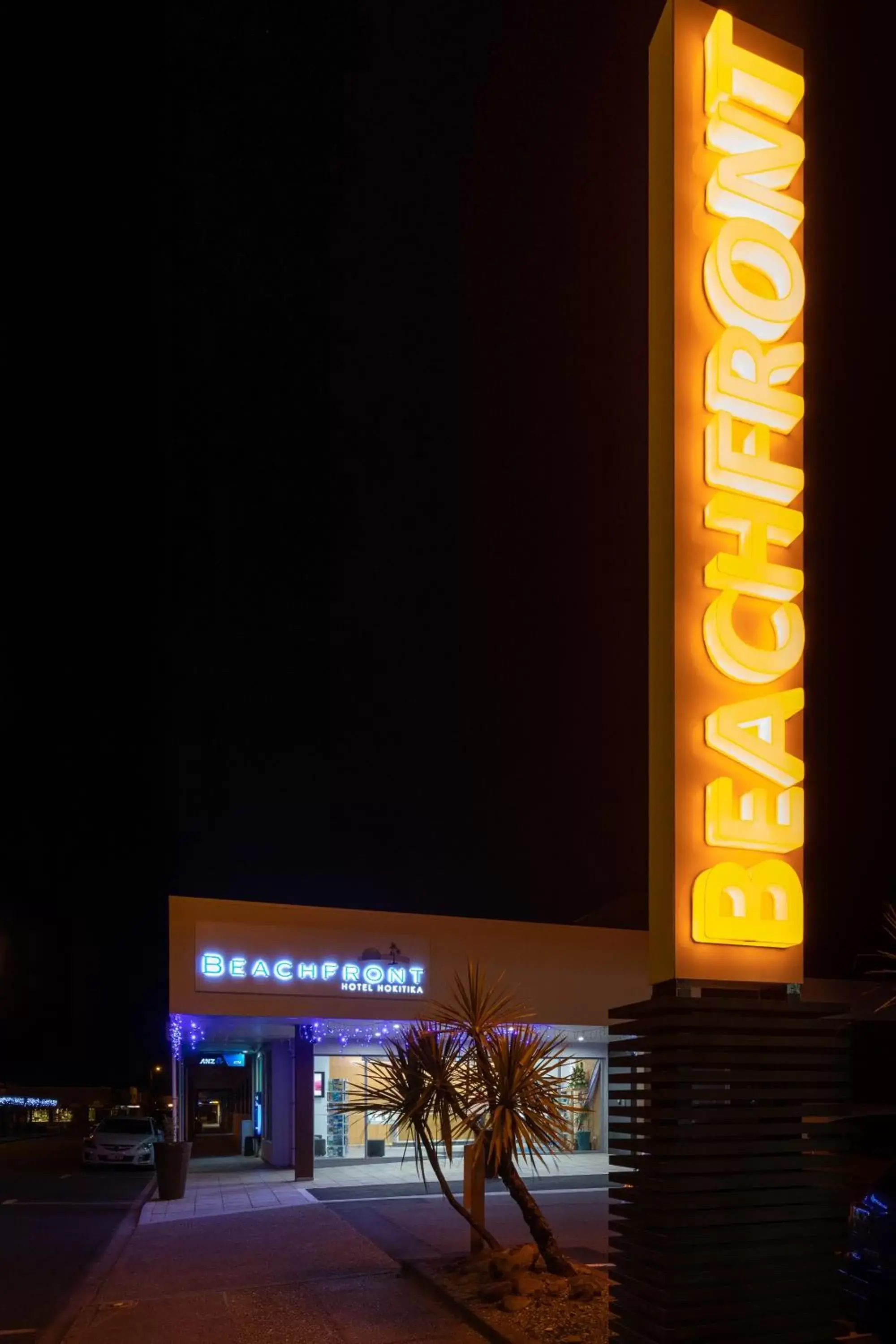 Facade/entrance in Beachfront Hotel Hokitika Facade/entrance in Beachfront Hotel Hokitika