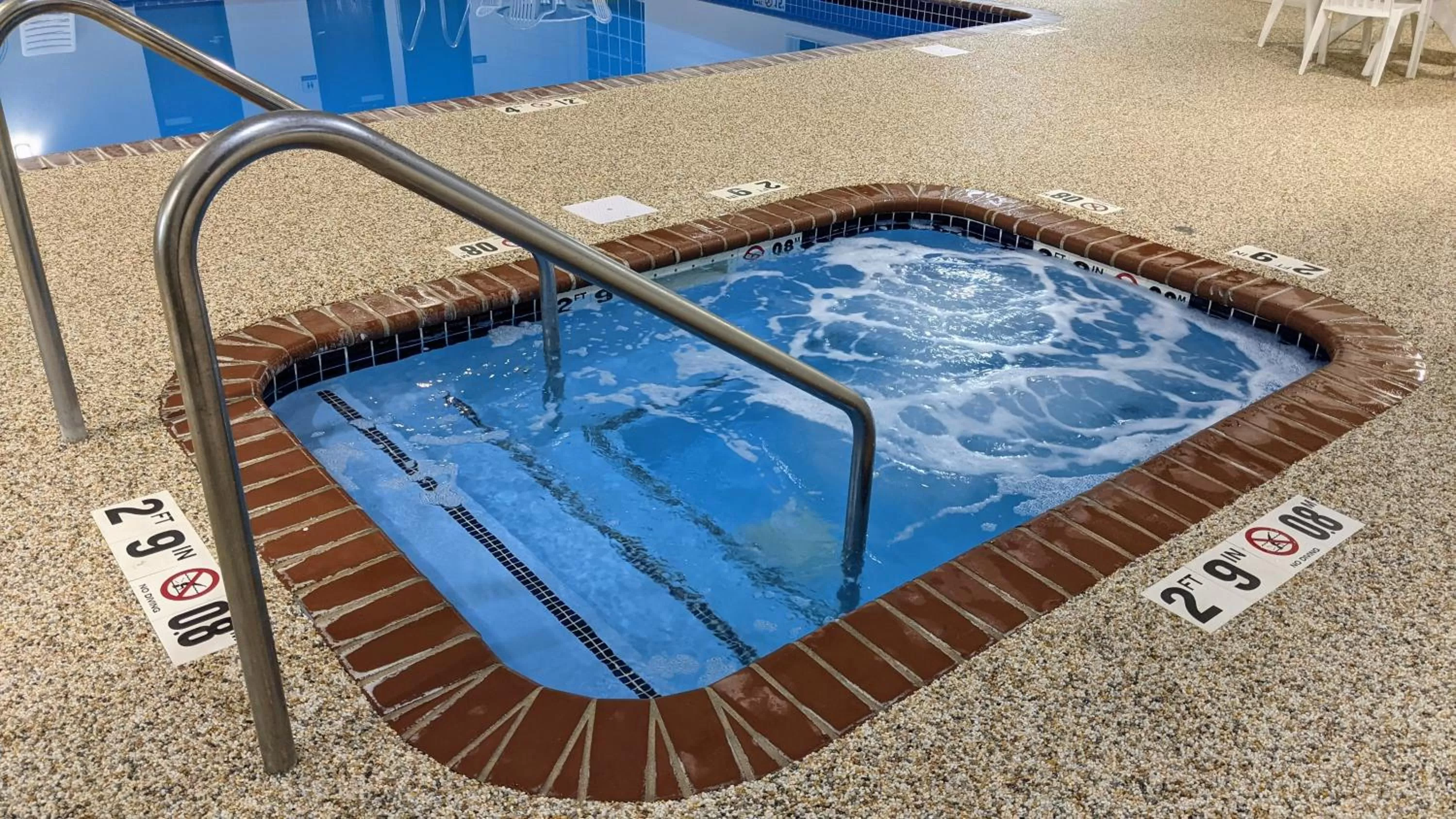 Hot Tub in Estherville Hotel & Suites