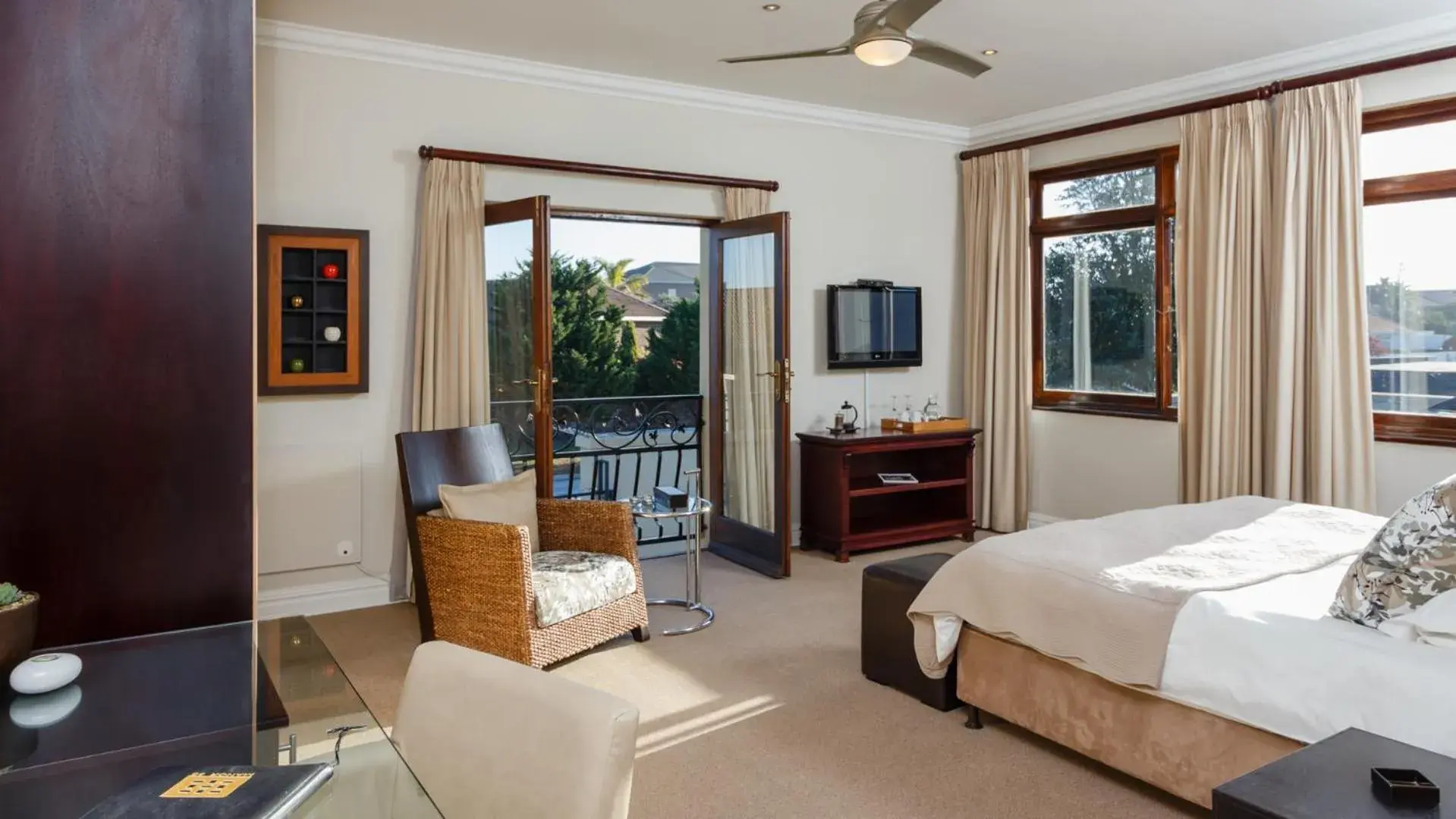 Decorative detail, Bed in Manor 38 Decorative detail, Bed in Manor 38