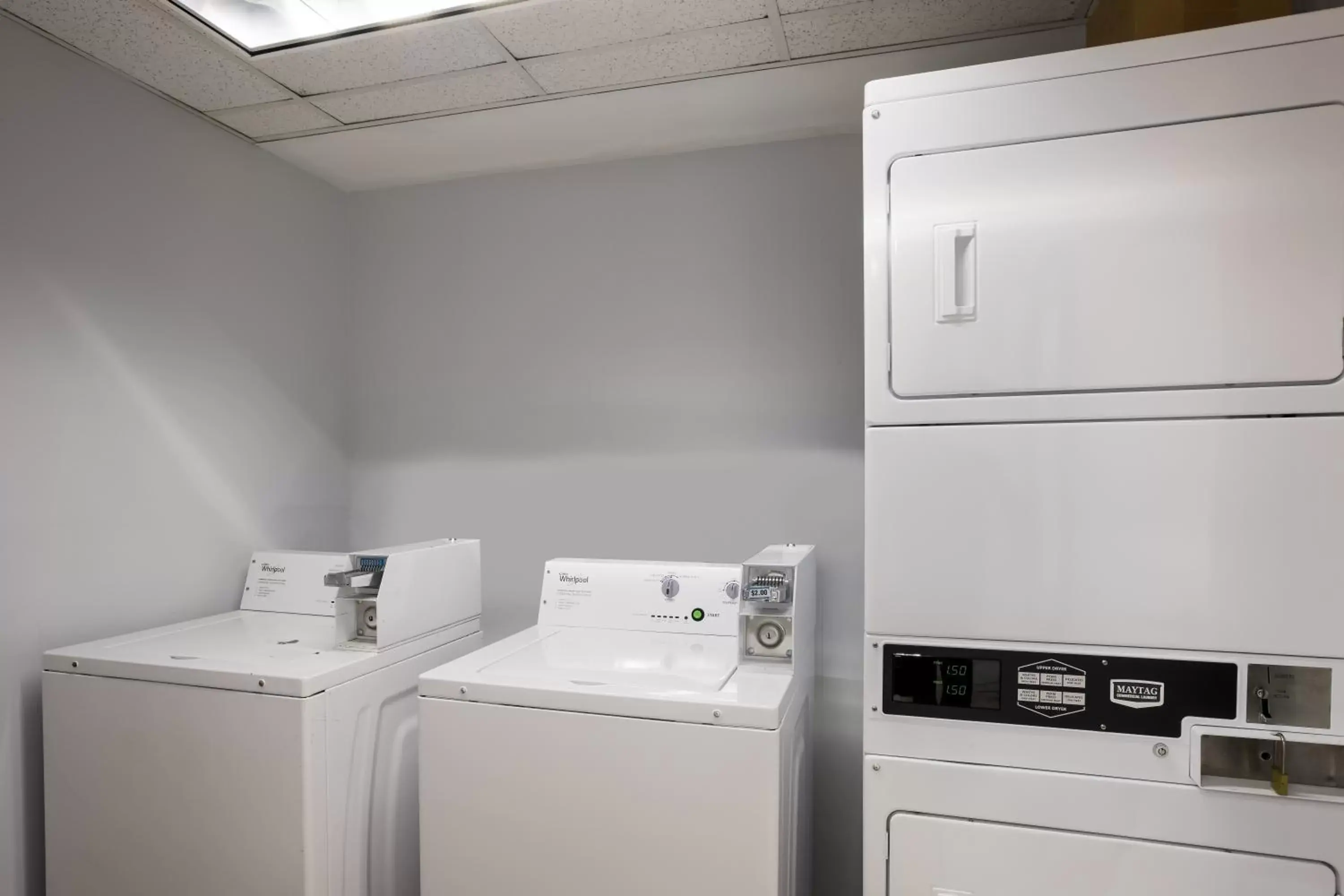 laundry, Kitchen/Kitchenette in Suburban Studios