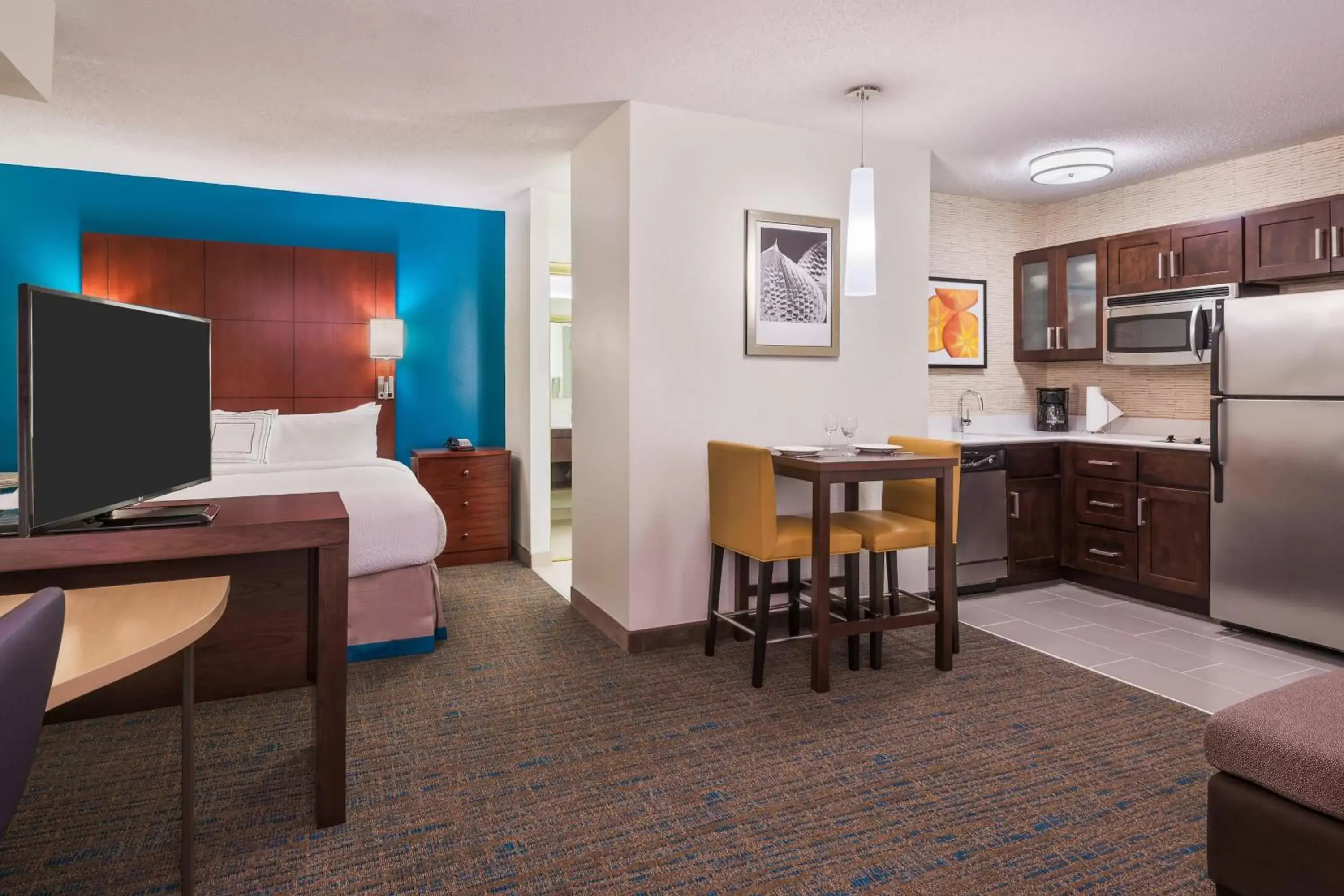 Photo of the whole room, TV/Entertainment Center in Residence Inn Savannah Midtown