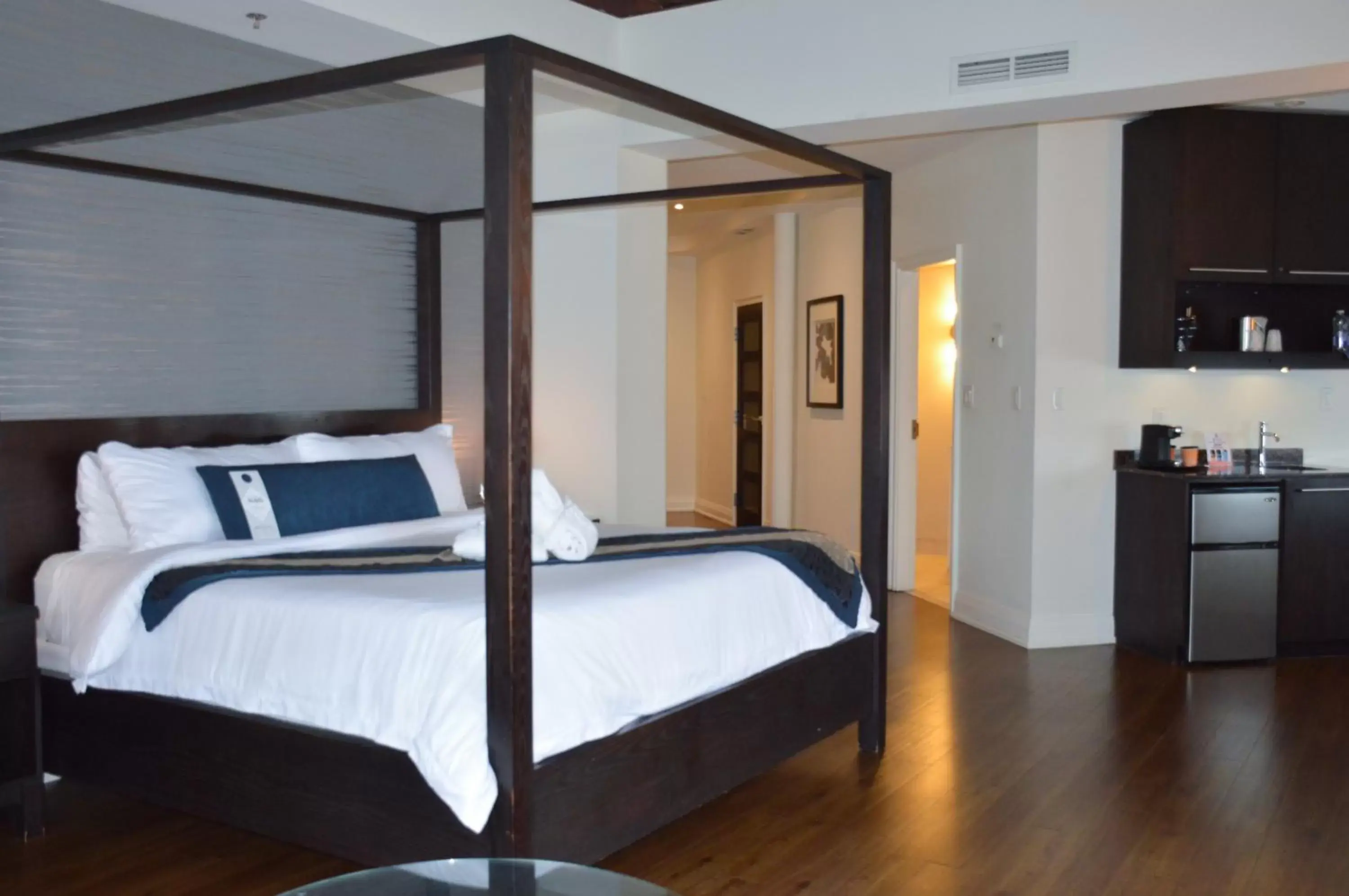 Bedroom, Bed in Sterling Inn & Spa