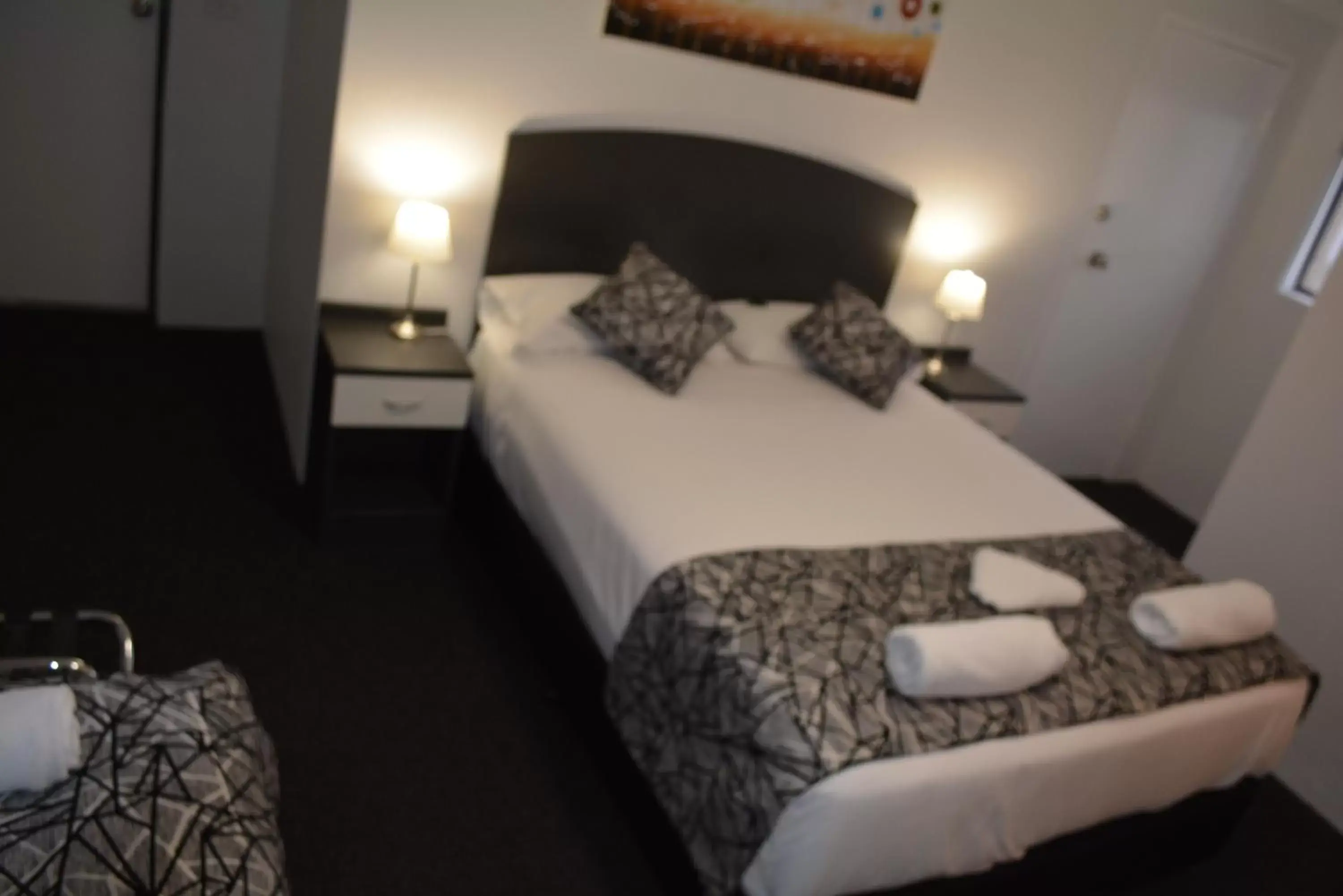 Bed, Room Photo in Alabaster Motor Inn