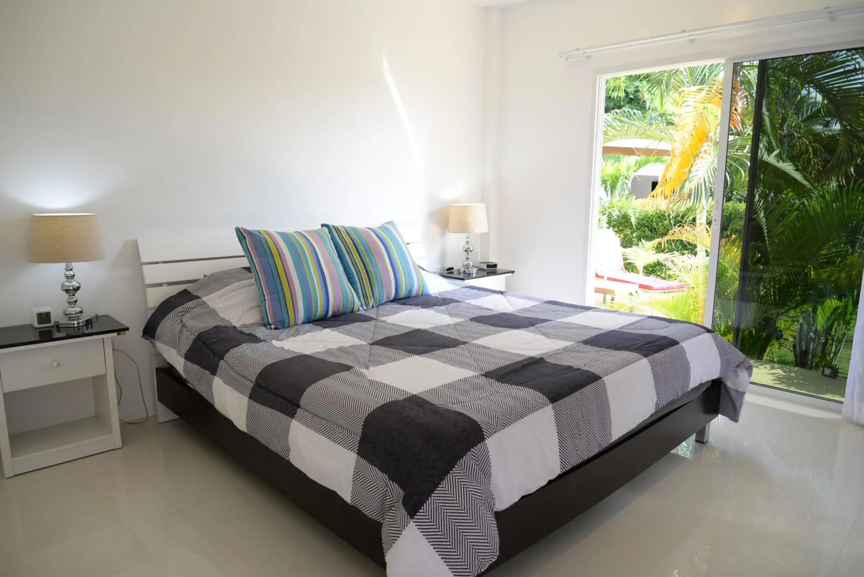 Bedroom, Bed in Bangsaray Villa