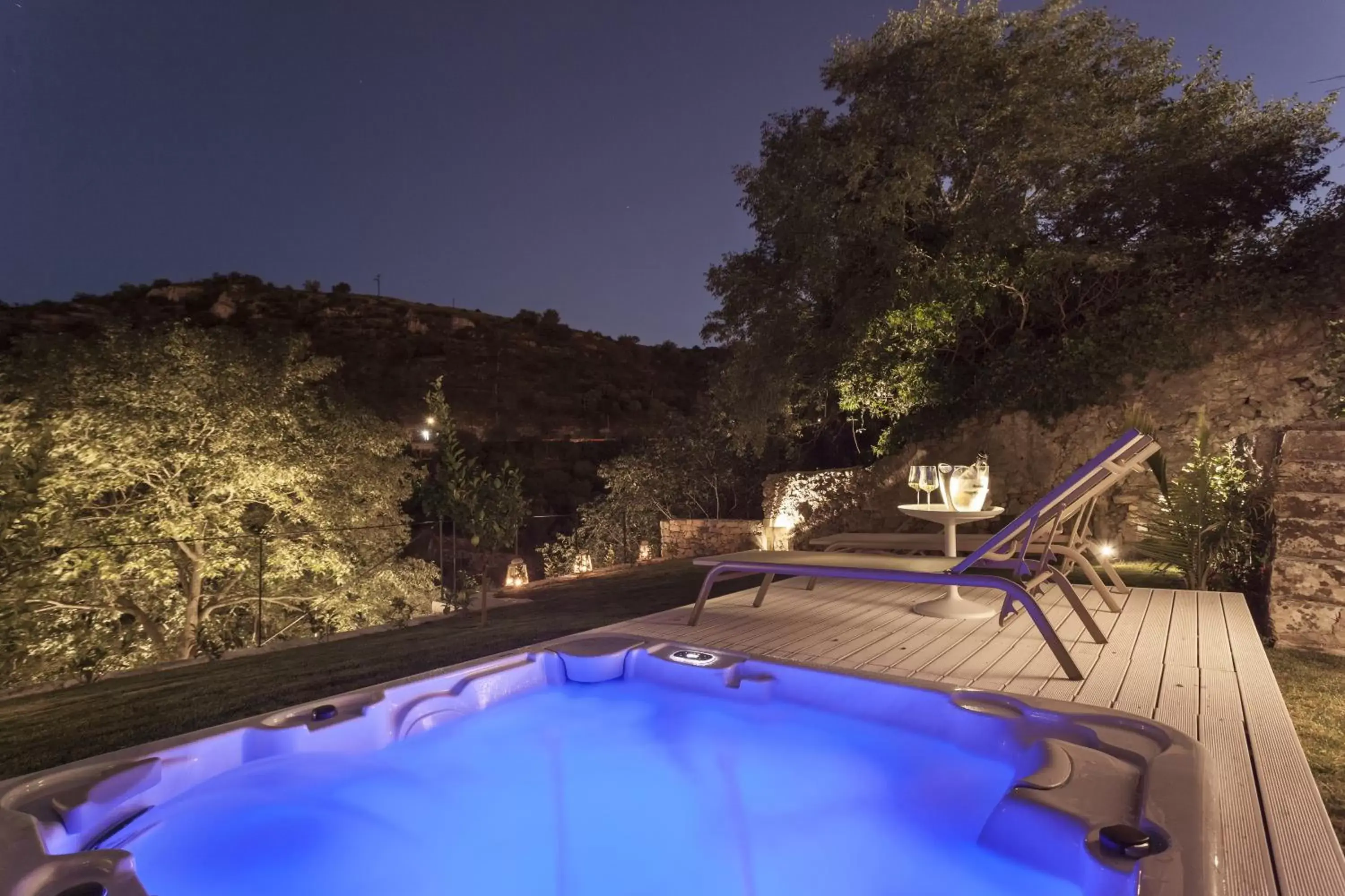 Hot Tub, Swimming Pool in Relais & Châteaux Locanda Don Serafino