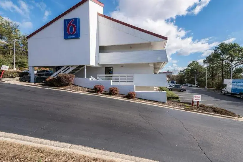 Property Building in Motel 6-Birmingham, AL