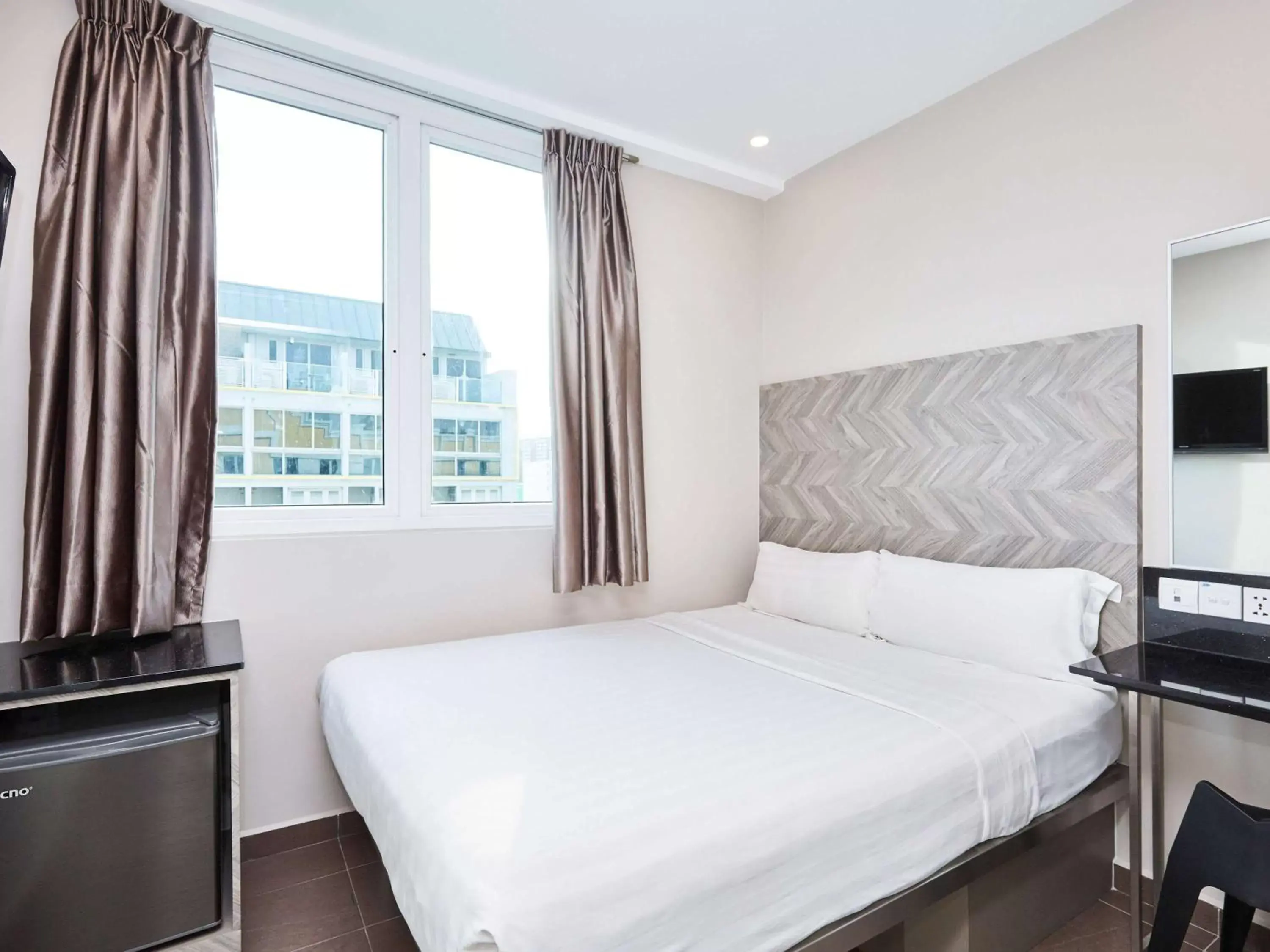Bedroom, Bed in ibis budget Singapore Ruby
