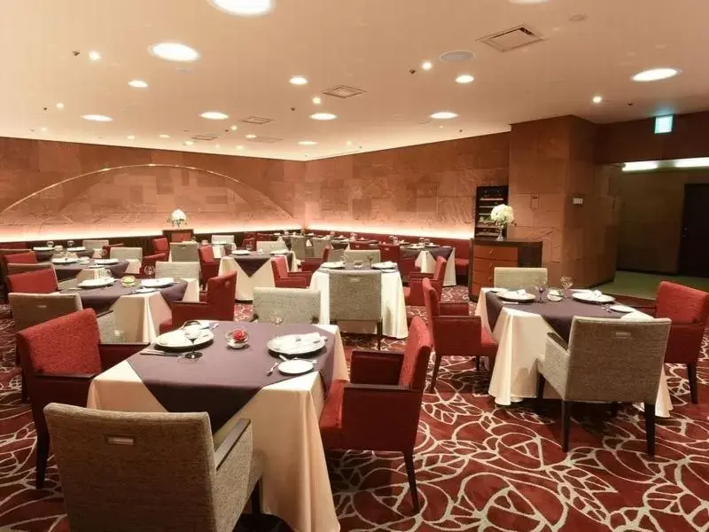 Restaurant/Places to Eat in Fukuyama New Castle Hotel